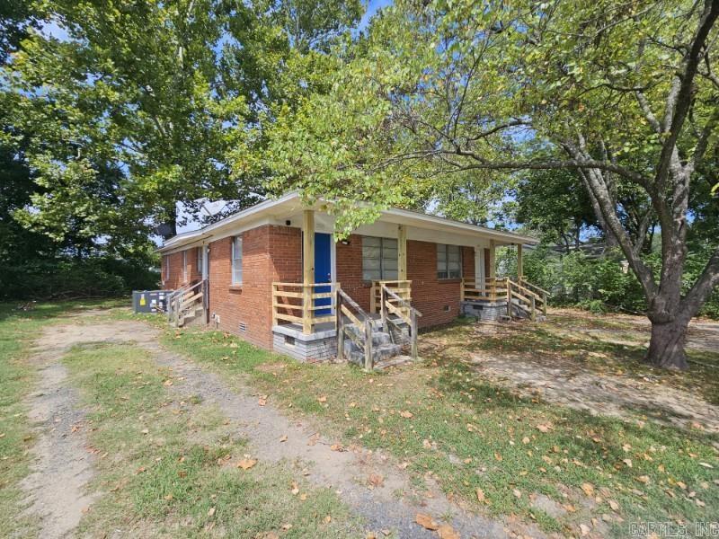 Investors looking to add to your portfolio. Come take a look at this duplex in the heart of Jacksonville. One side has had a complete update in the last few months and also has a new HVAC. This one is a great addition to your portfolio. Both sides are rented with one on a month-to-month and the other on a 12-month lease. Bith can be shown with a 24-hour notice. Do not disturb the tenants. Being sold as is no disclosure as the owner has never lived here.