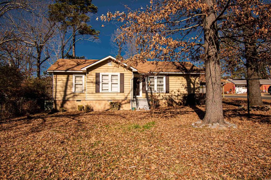 You don't want to miss this charming 3 bedroom, 1 bath home, with a fenced yard.  This house has original hardwood floors under the carpet and has only had one owner.  Perfect starter home or for someone wanting to downsize.