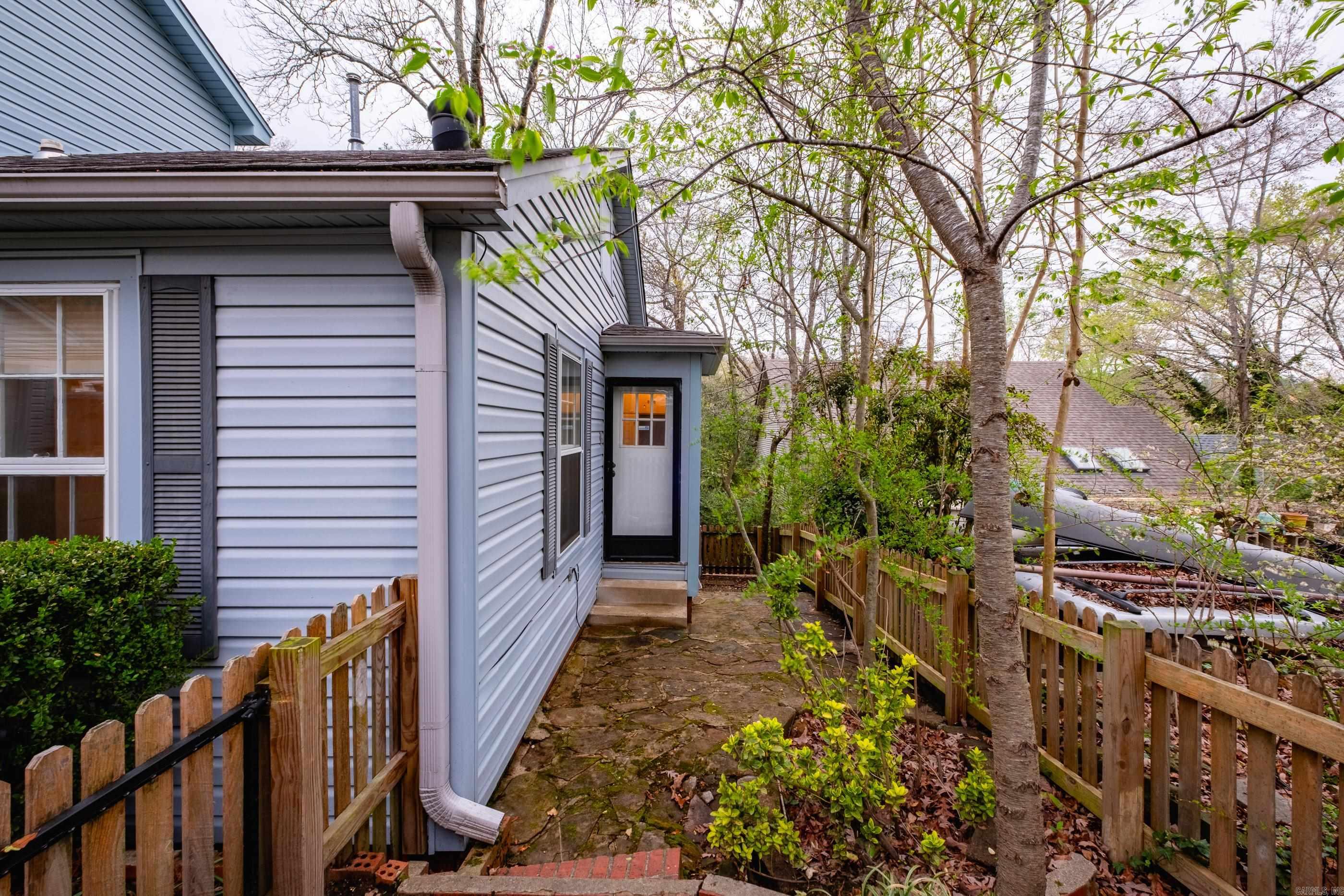 HILLCREST - Residential