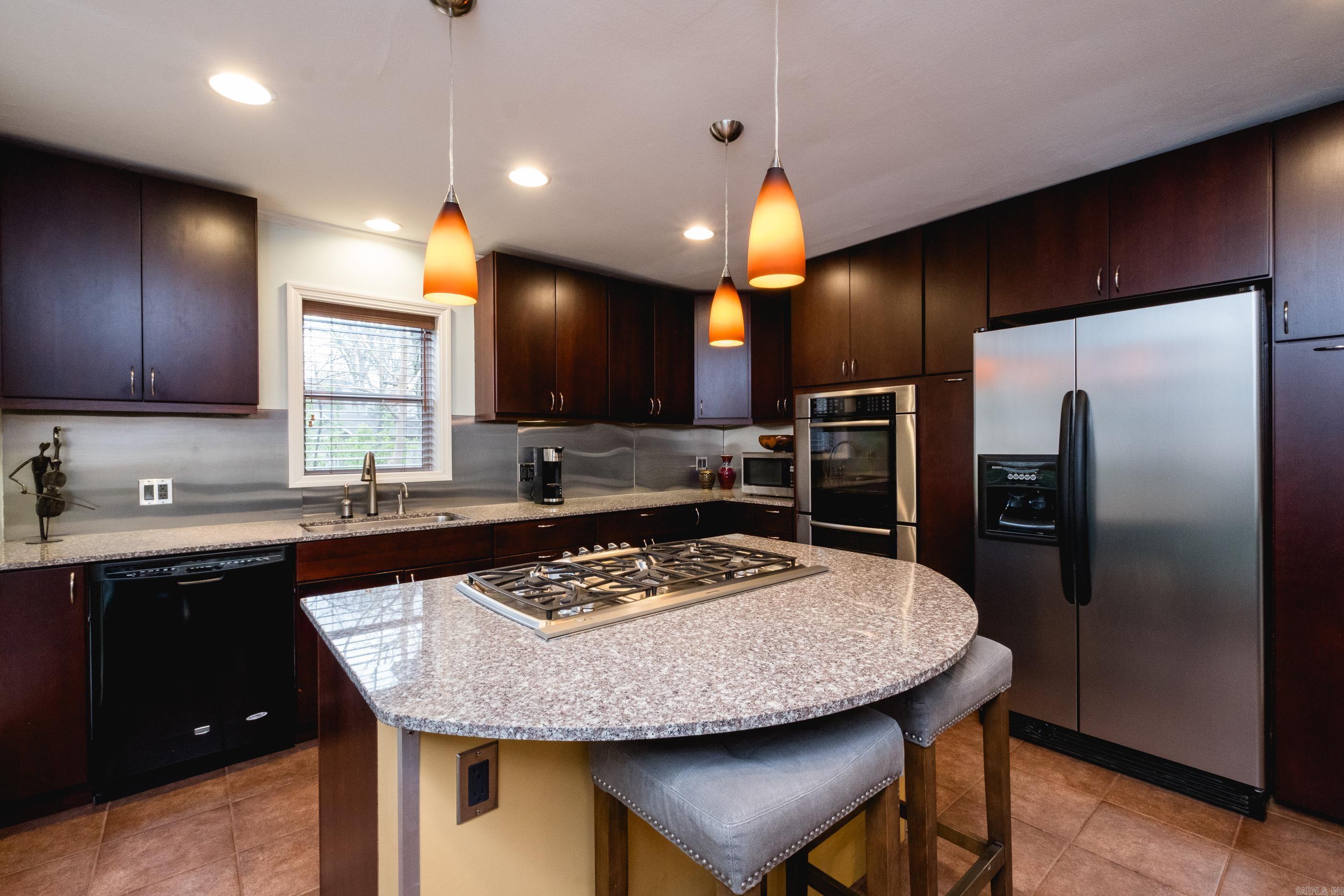 HILLCREST - Residential