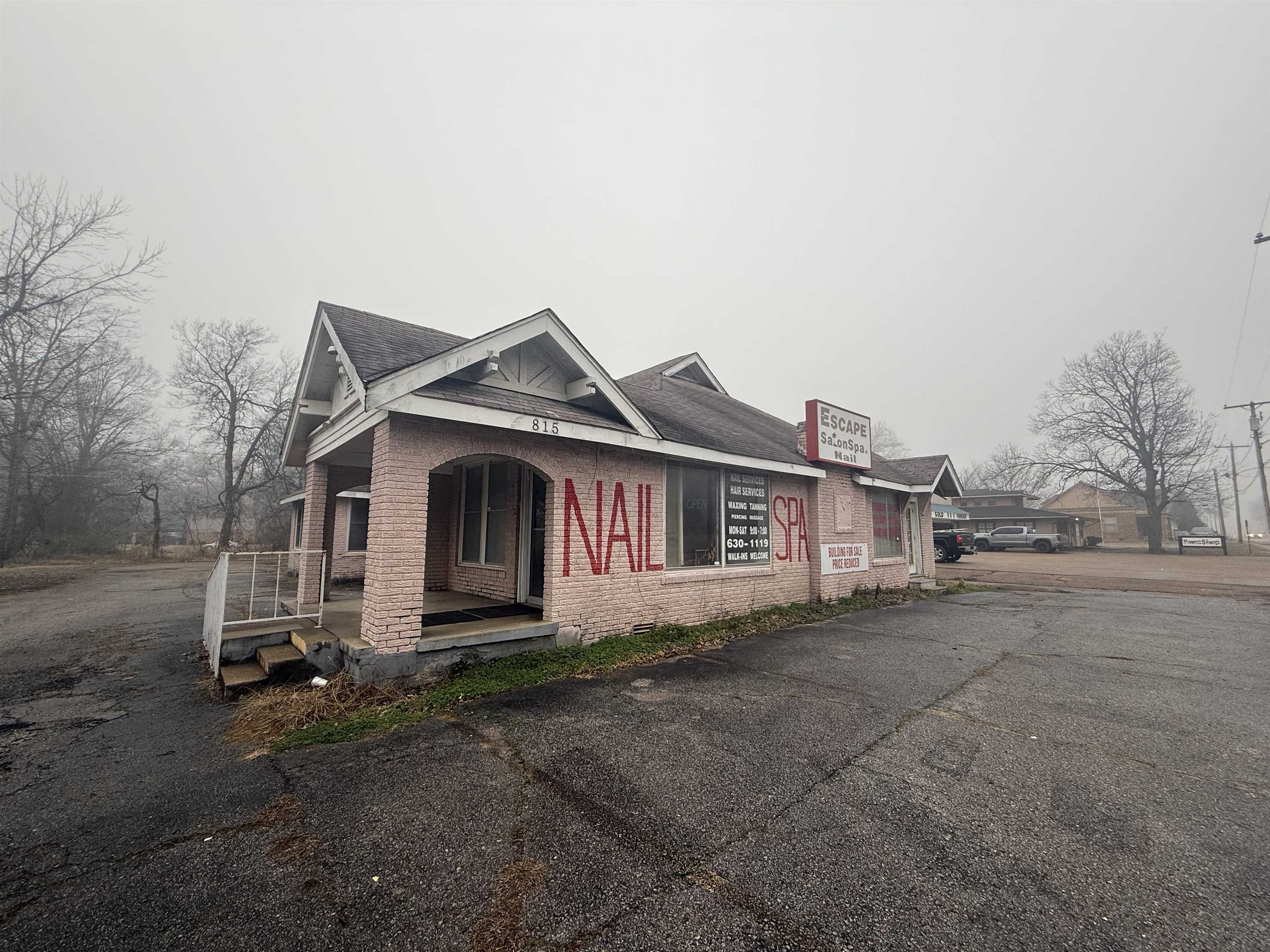 Prime location in the heart of the Jewel Of the Delta. Formerly a nail salon, this building has plenty of parking and enough space to accommodate most any type of business.