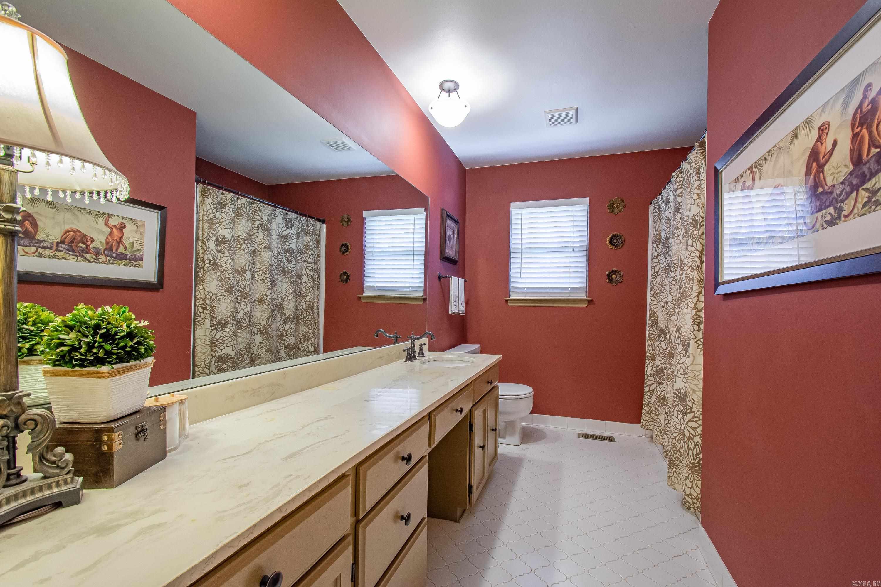 LEAWOOD MANOR - Residential