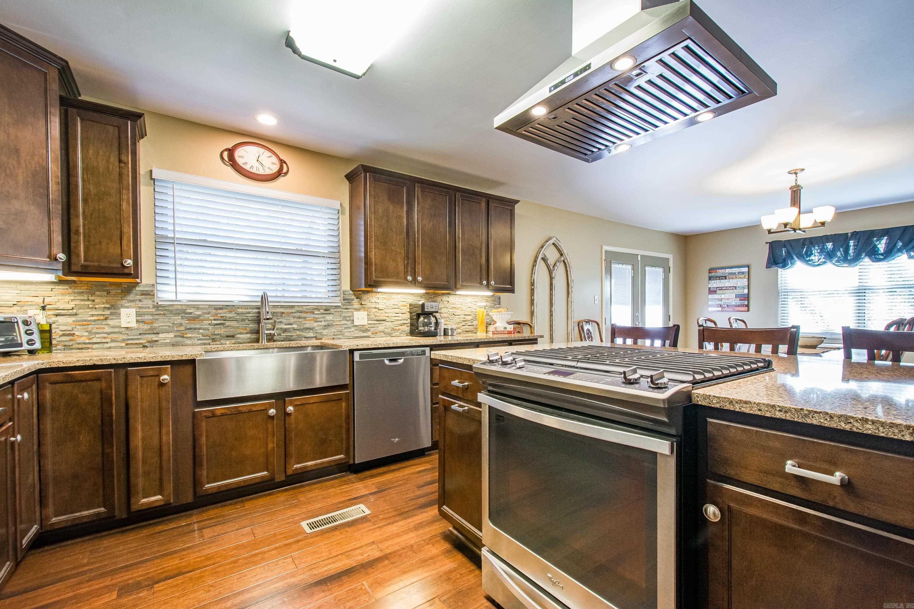 LEAWOOD MANOR - Residential