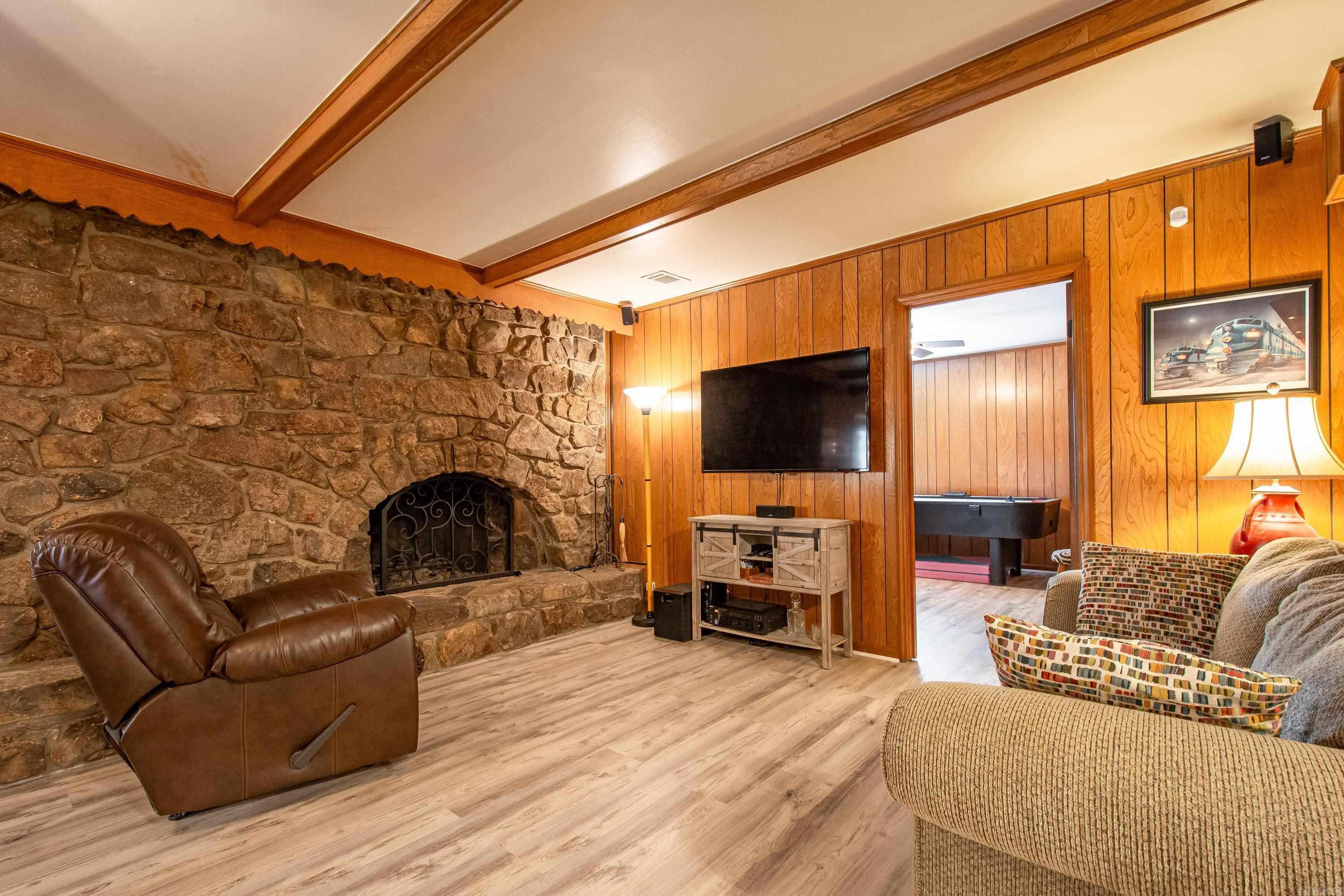 LEAWOOD MANOR - Residential