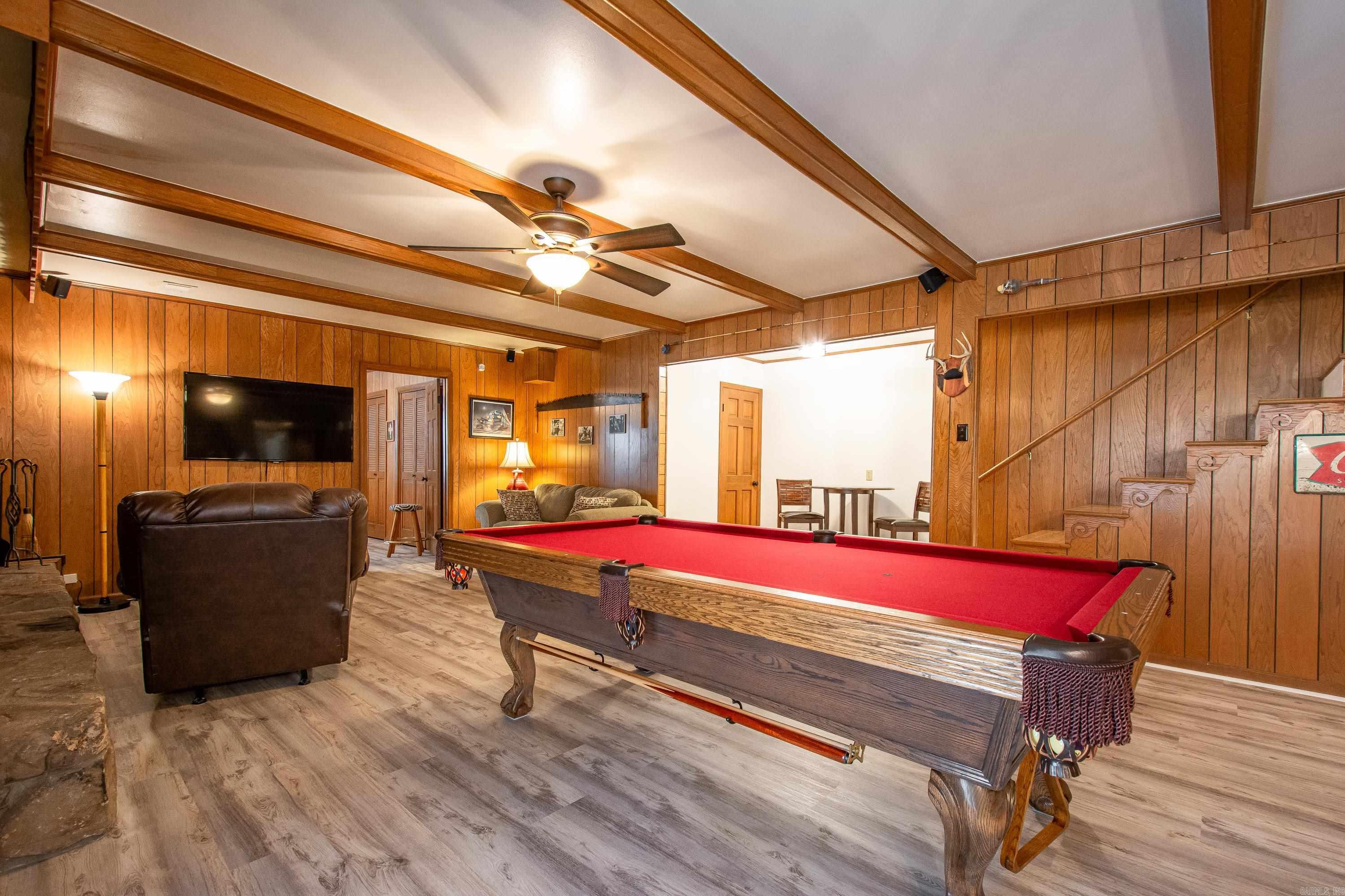 LEAWOOD MANOR - Residential