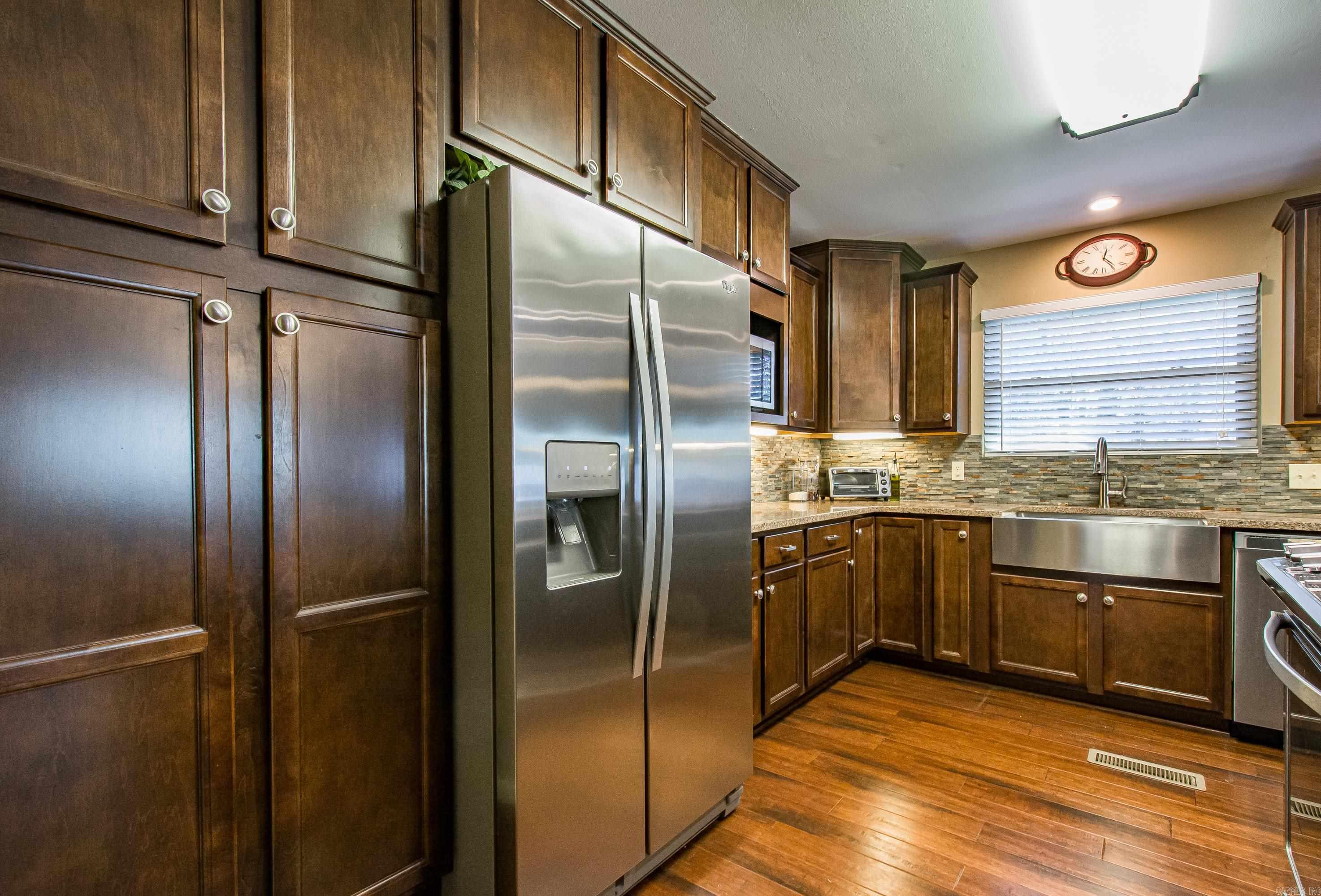 LEAWOOD MANOR - Residential