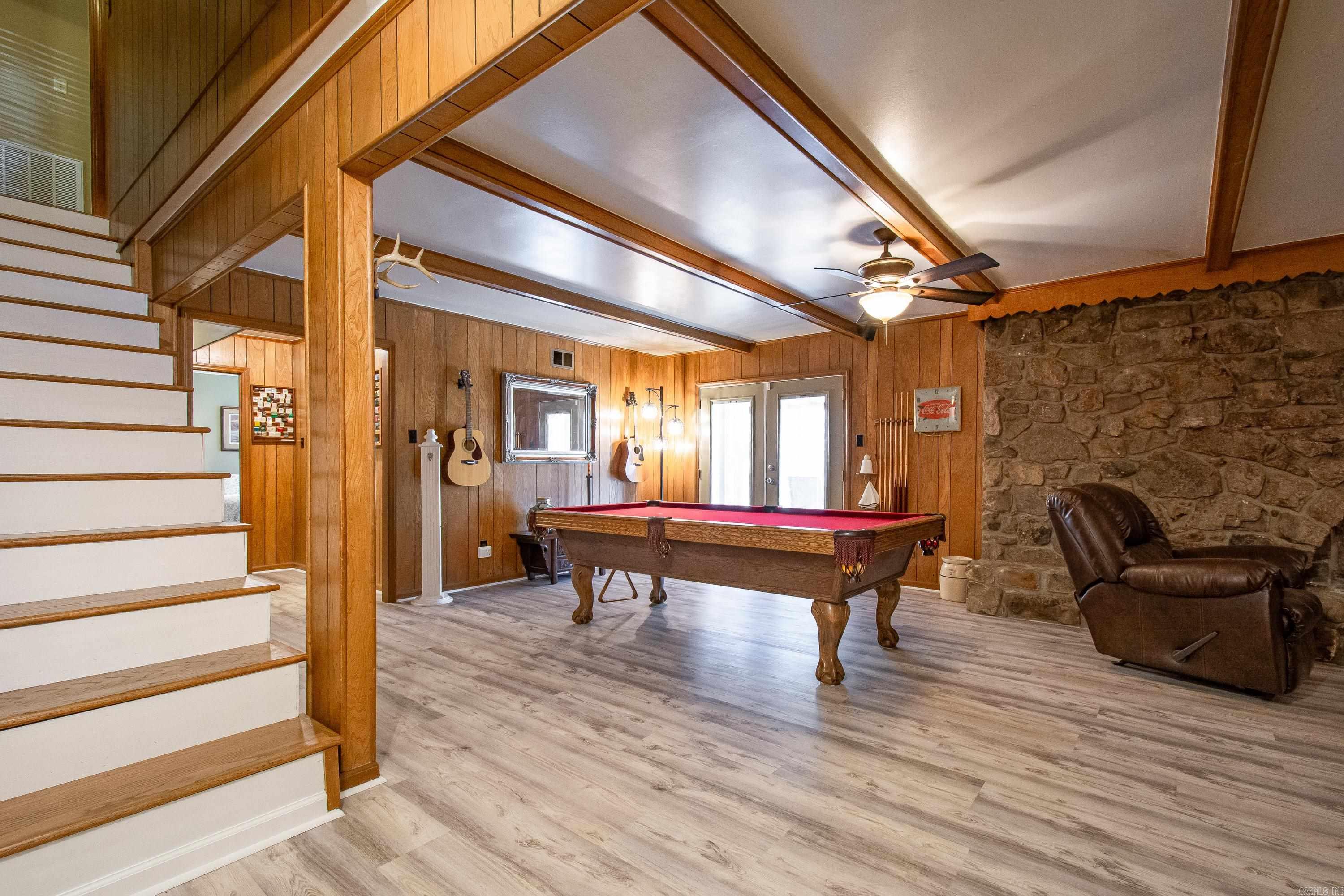 LEAWOOD MANOR - Residential