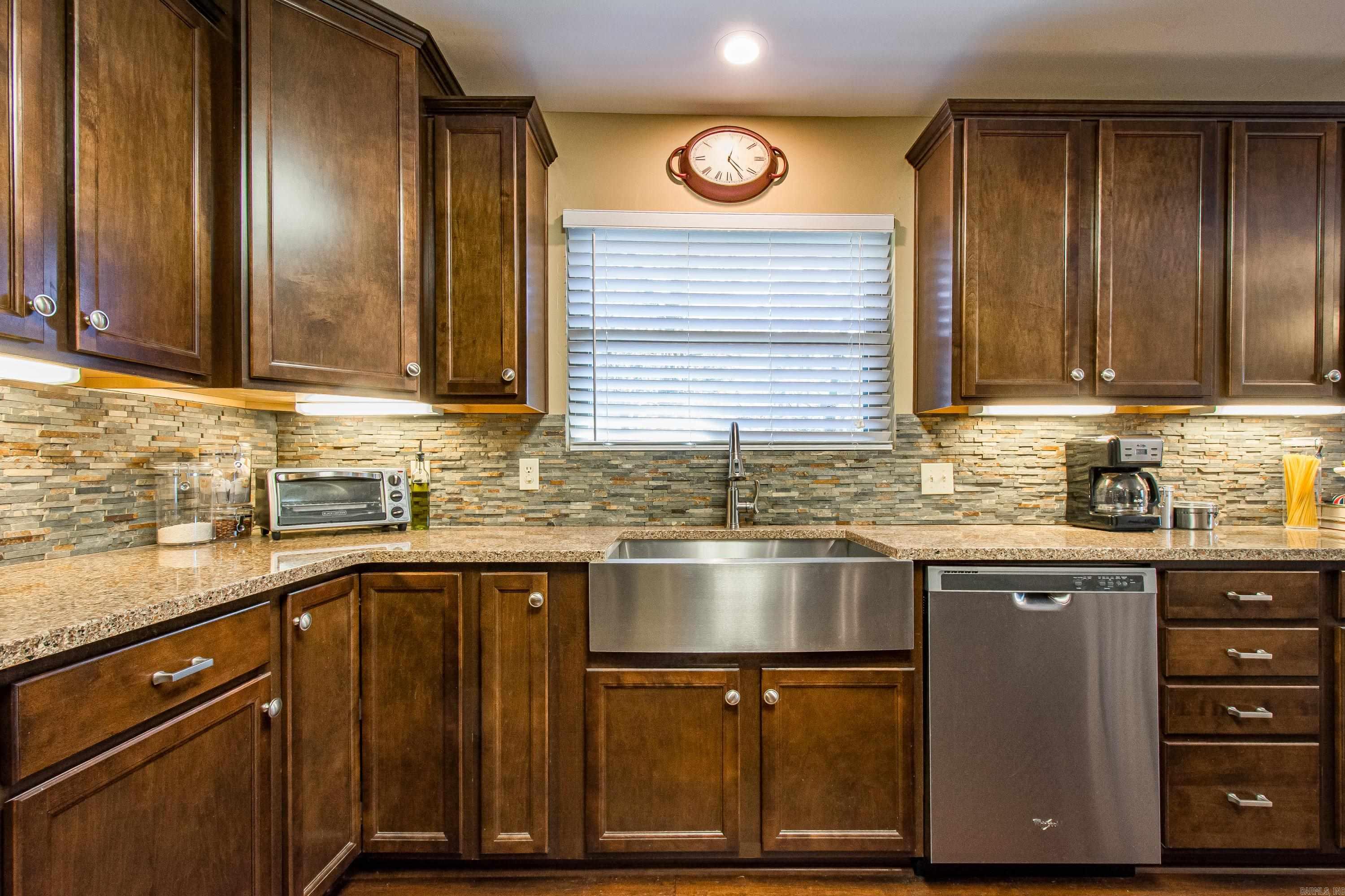 LEAWOOD MANOR - Residential