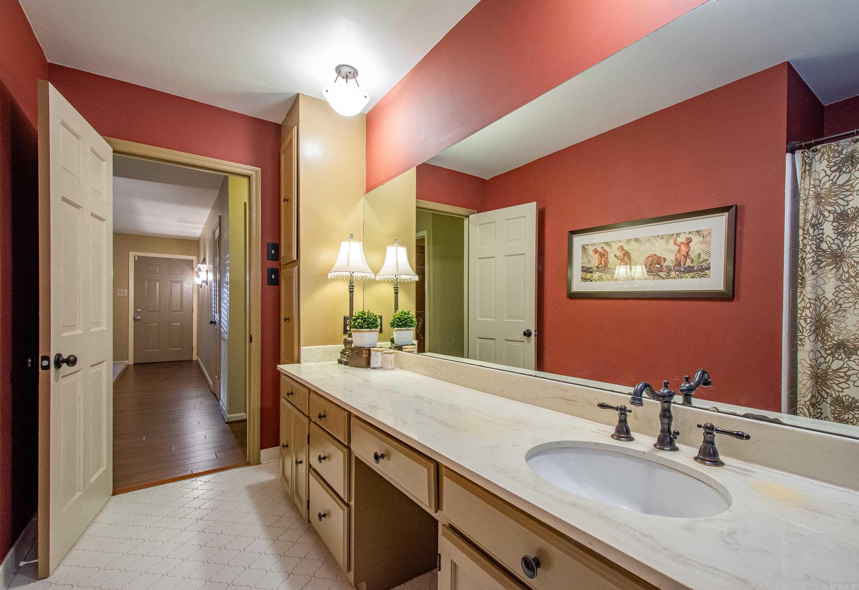 LEAWOOD MANOR - Residential