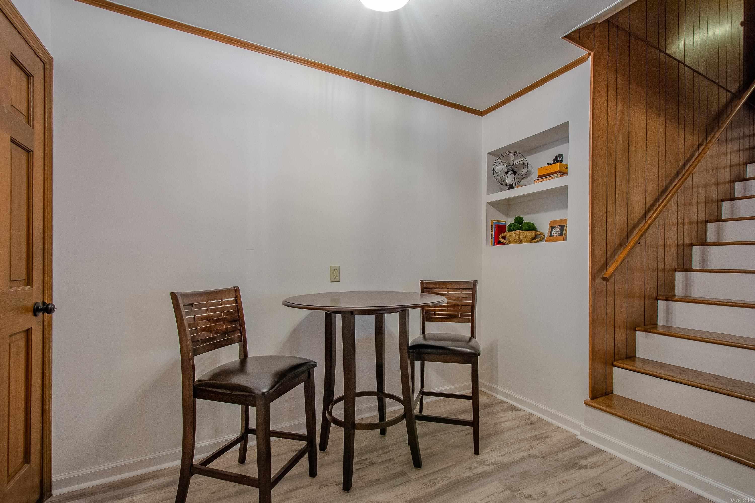 LEAWOOD MANOR - Residential
