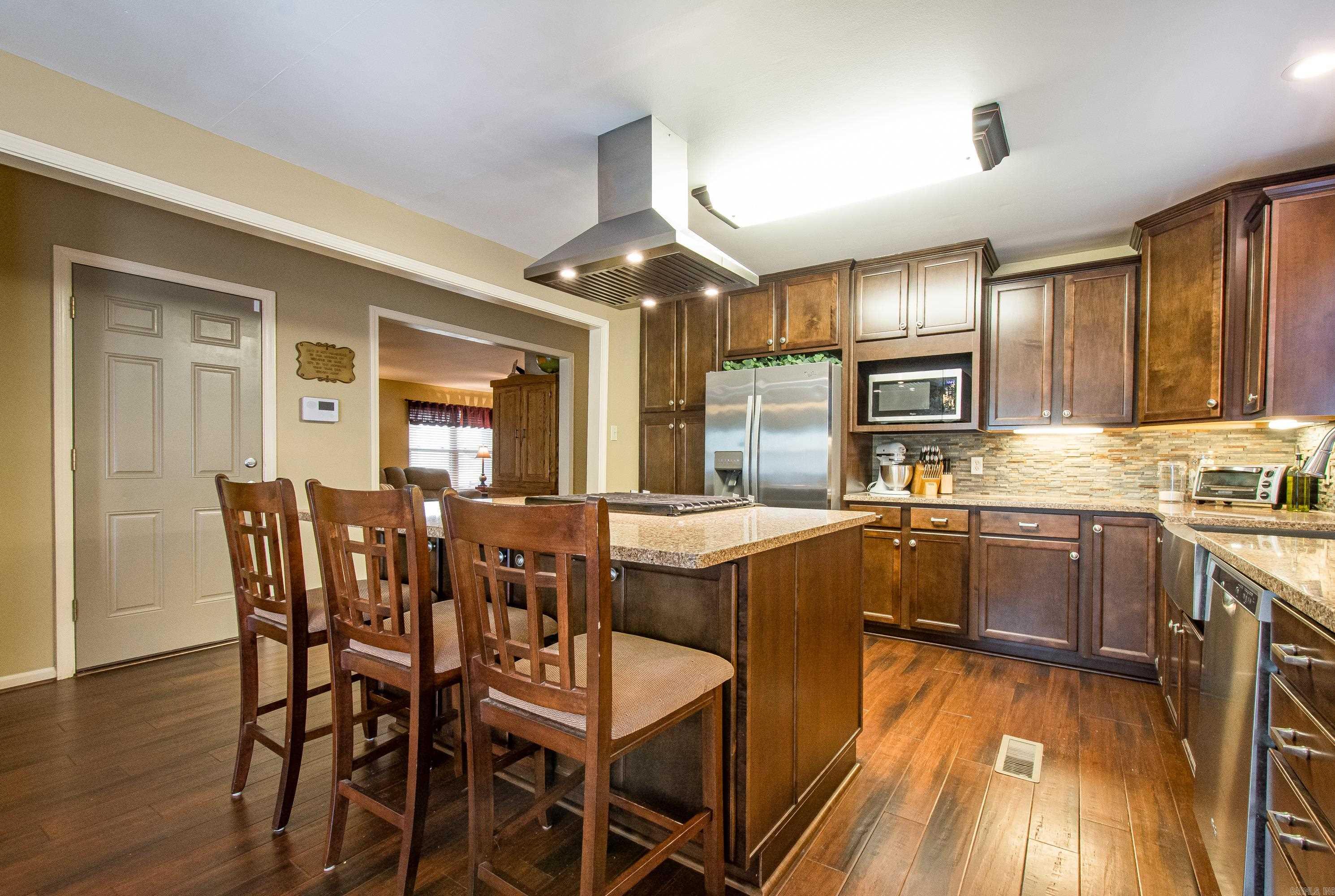 LEAWOOD MANOR - Residential