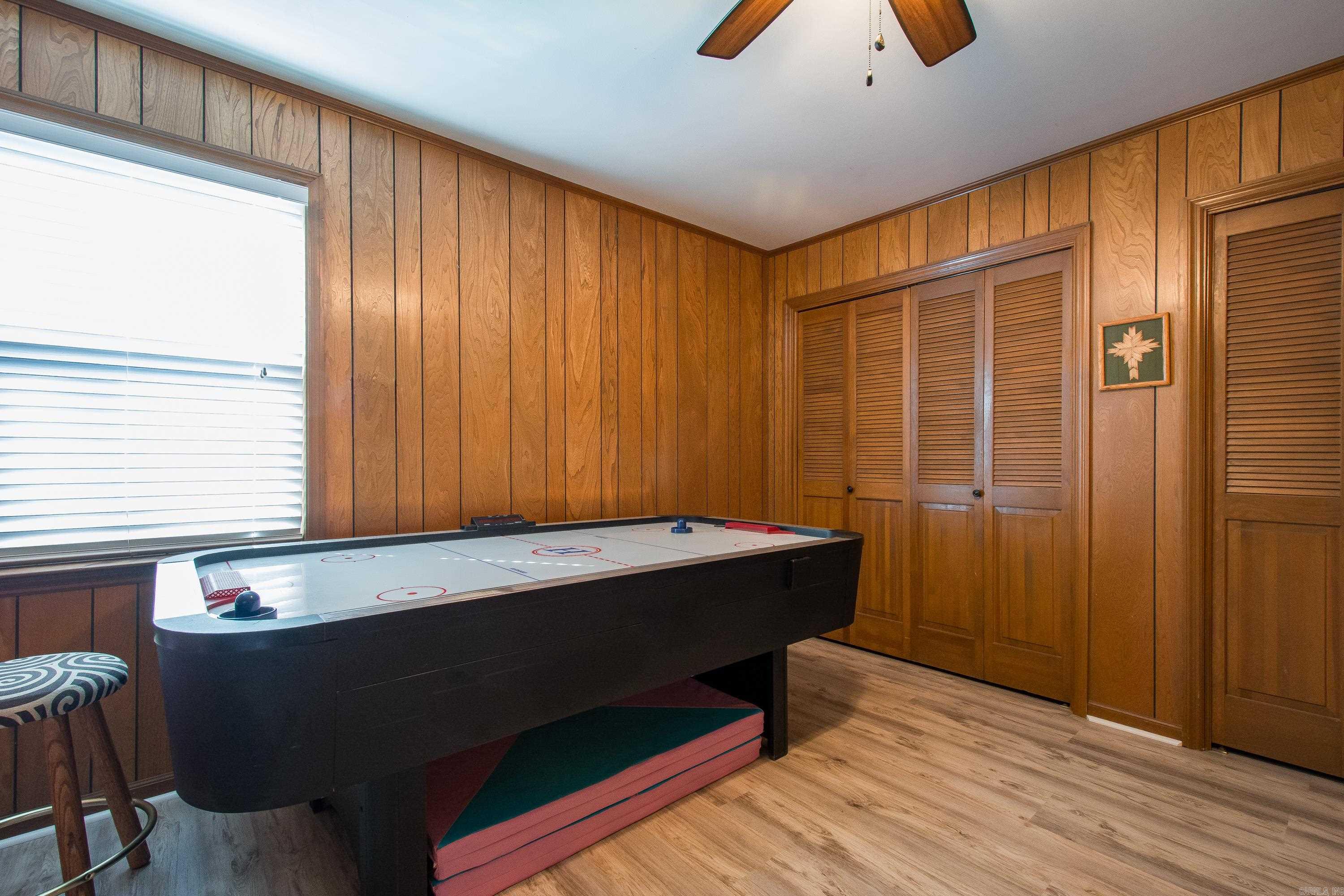 LEAWOOD MANOR - Residential