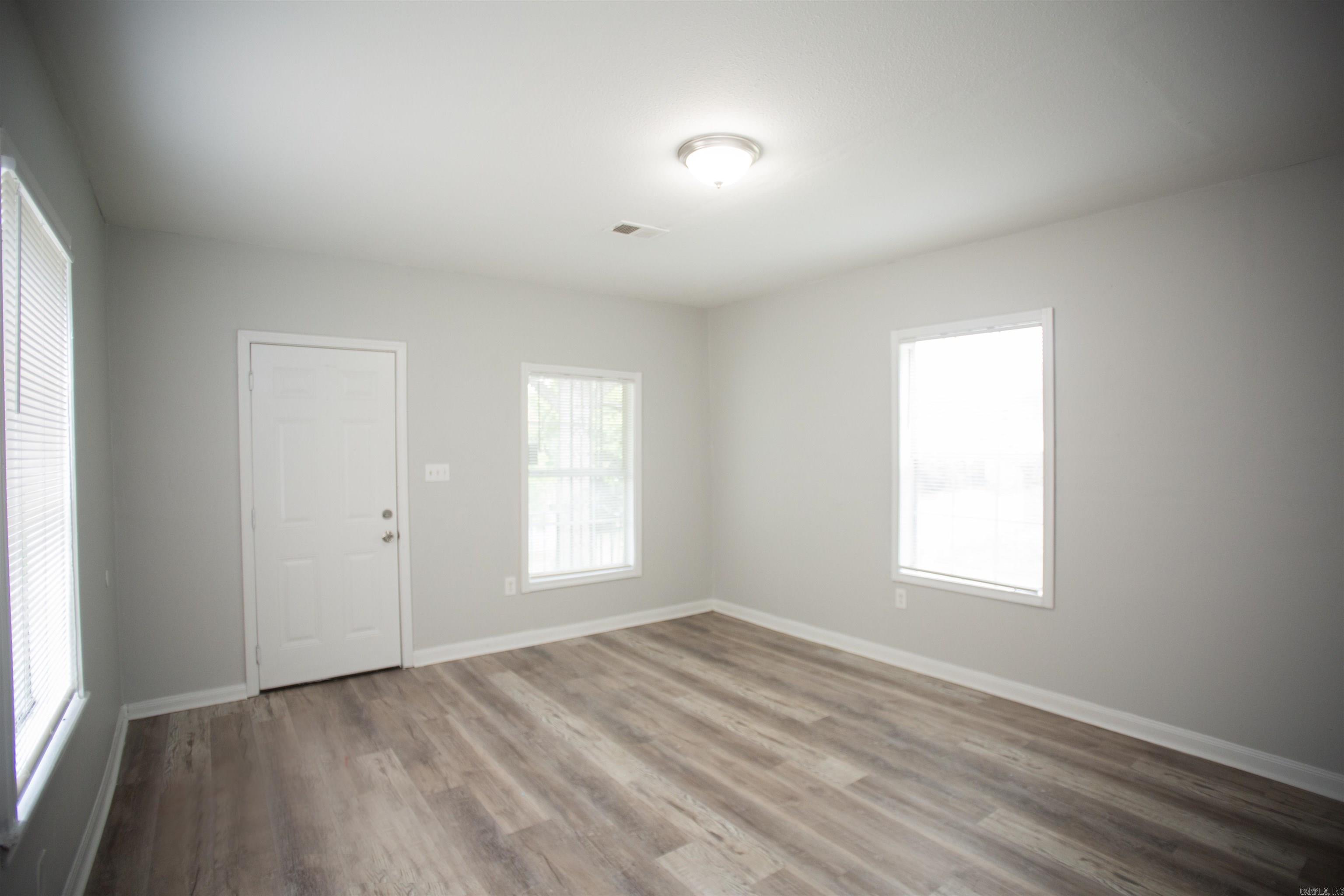 Cute 3BD/1BA in Little Rock that is waiting for you to call home! This property is managed by Hoffman Team so beware of scammers - we will never ask you to Cashapp us money. The lease for this property is for 18 months to 2 years with a 3% increase after the first year. Income must be 3x the amount of rent per month unless you have a housing voucher. Deposit, first month’s rent, and the $50 administration fee due before move in.