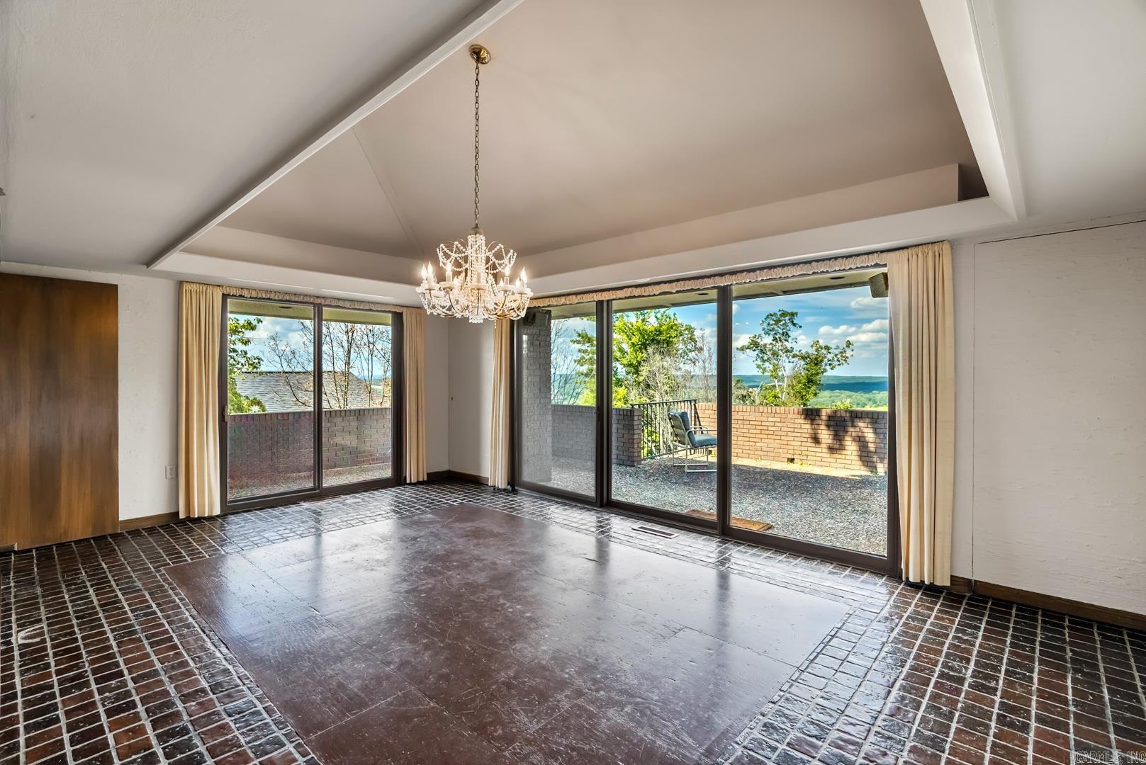 PINNACLE POINT - Residential