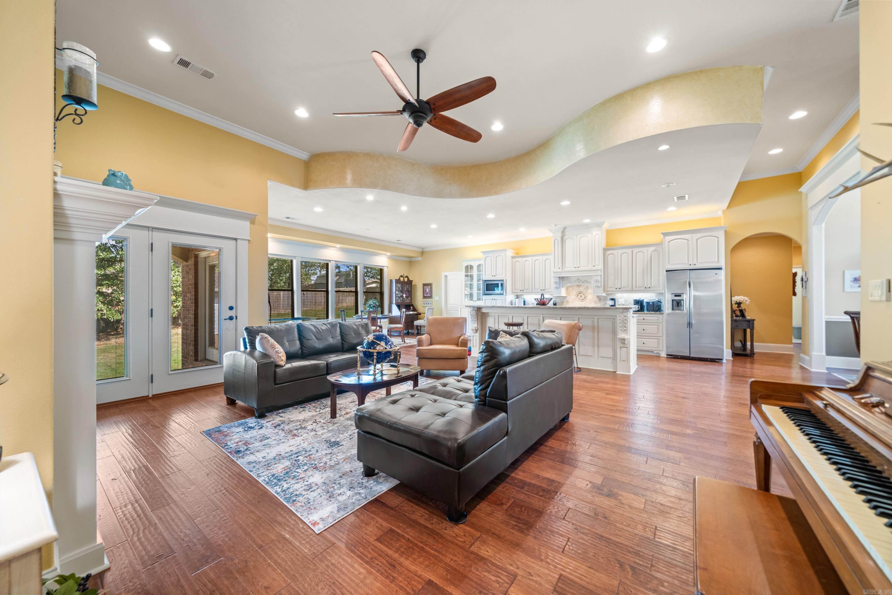 WYNNEWOOD - Residential