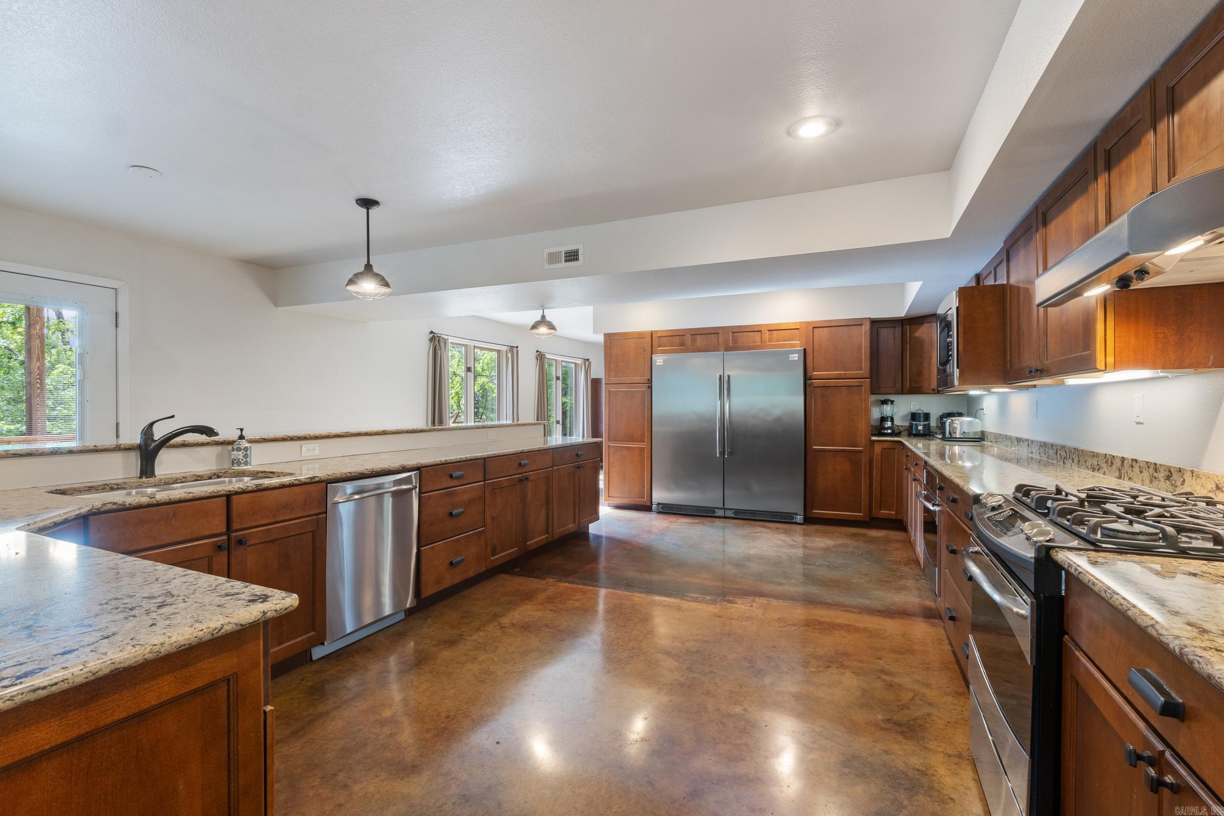 CENTER RIDGE - Residential