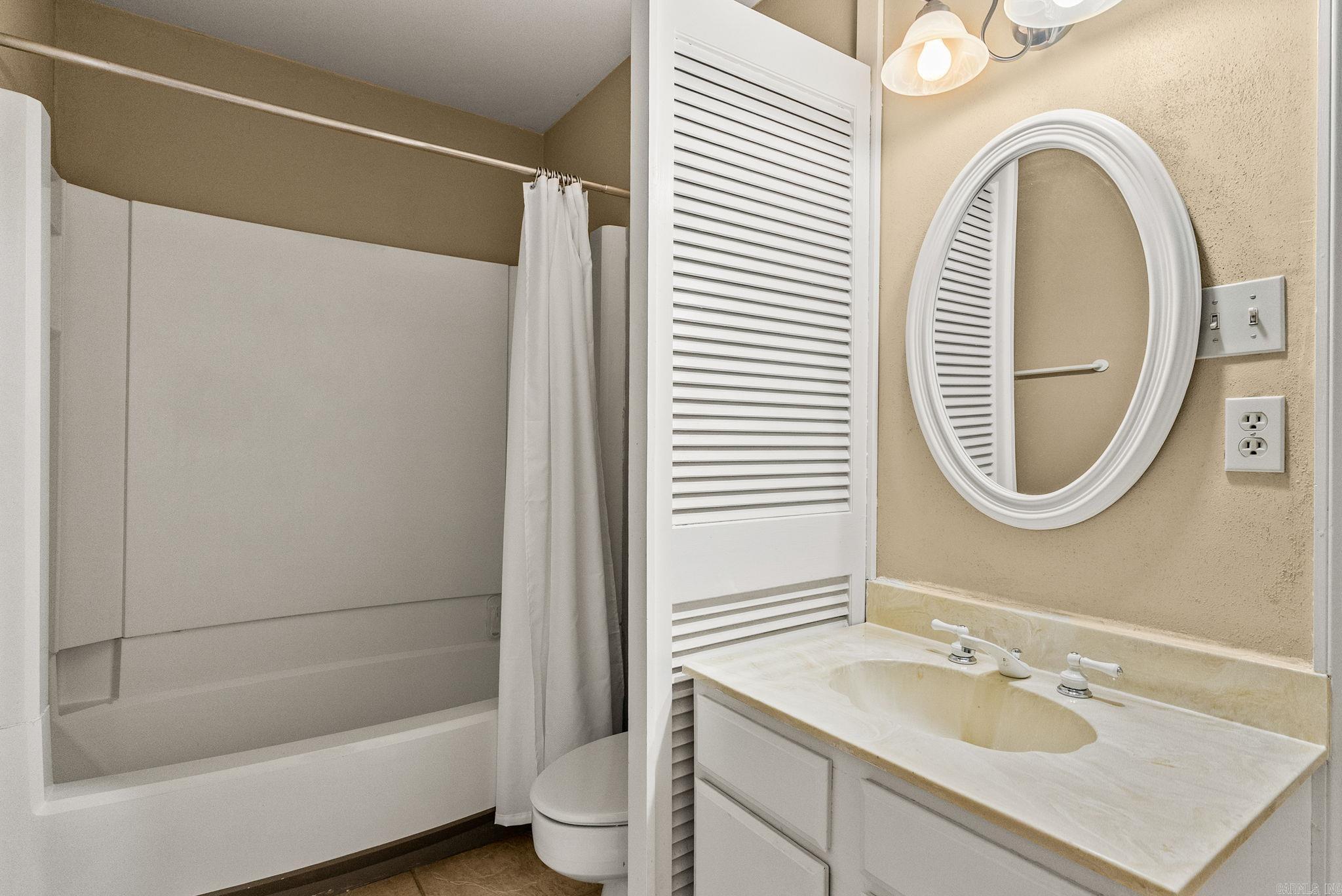 KINGSBRIDGE TWNHSE - Residential