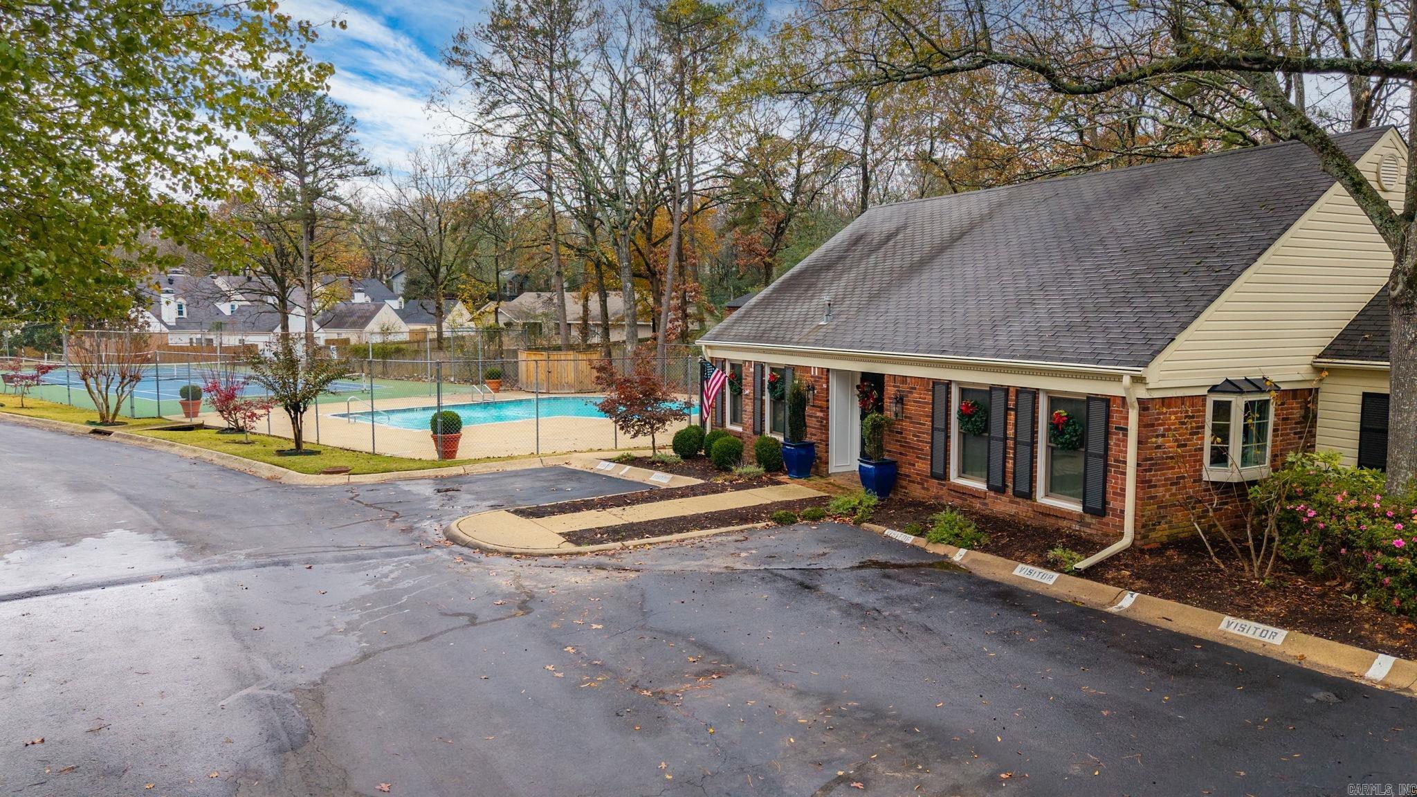 KINGSBRIDGE TWNHSE - Residential