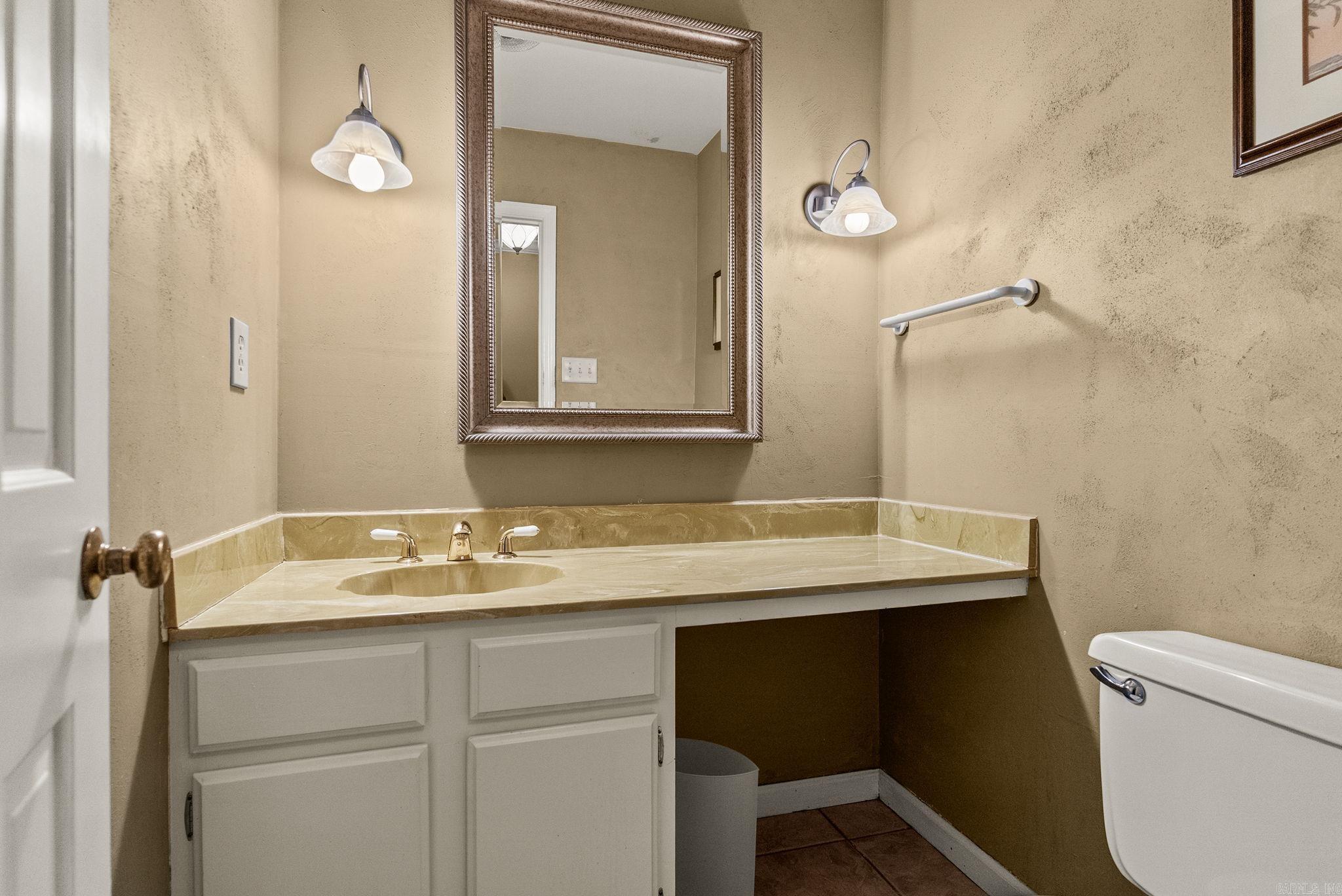 KINGSBRIDGE TWNHSE - Residential