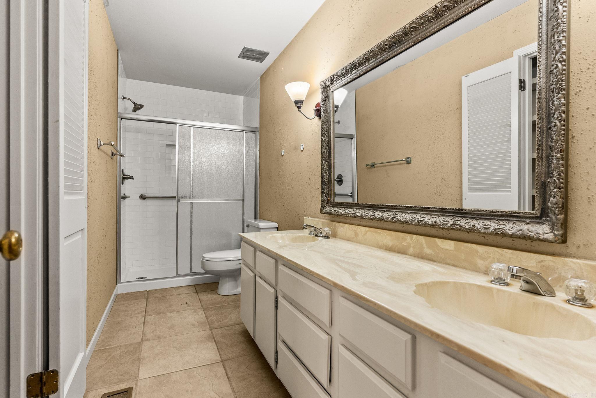 KINGSBRIDGE TWNHSE - Residential