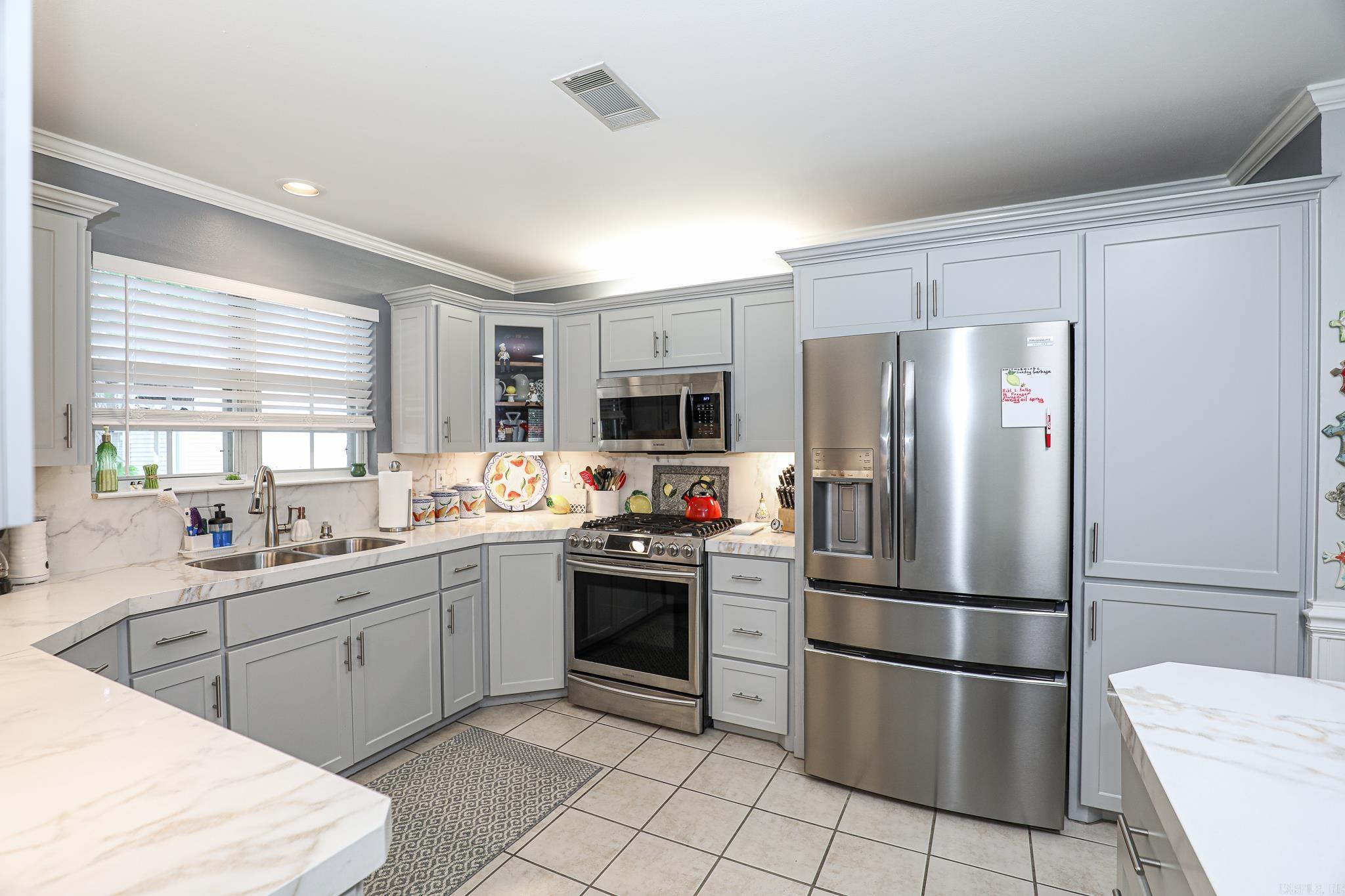 ROLLING BROOK - Residential