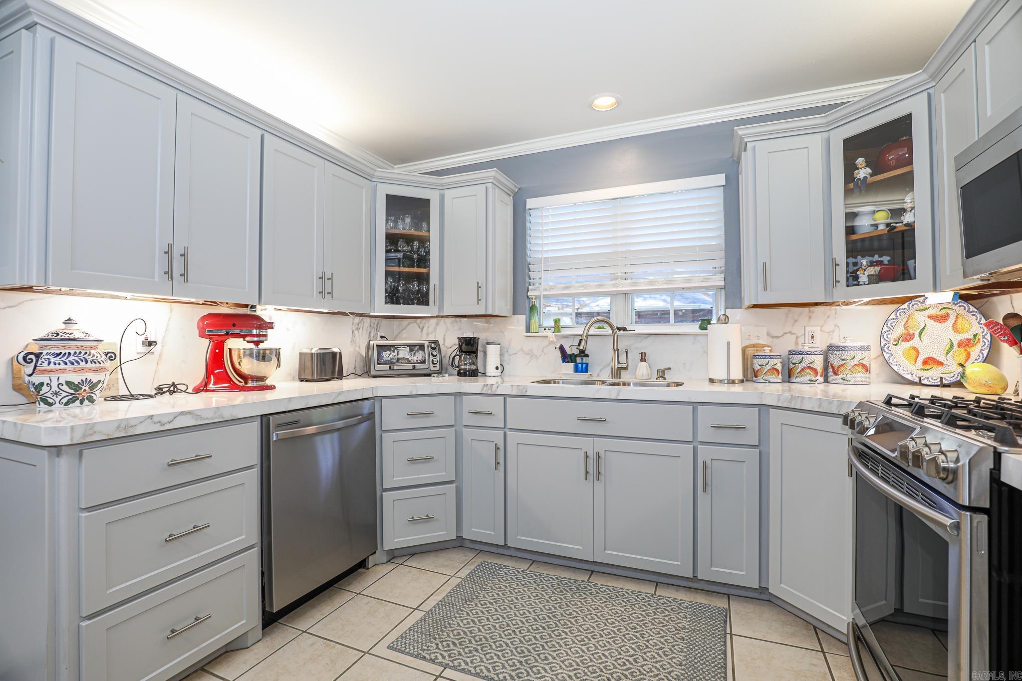 ROLLING BROOK - Residential