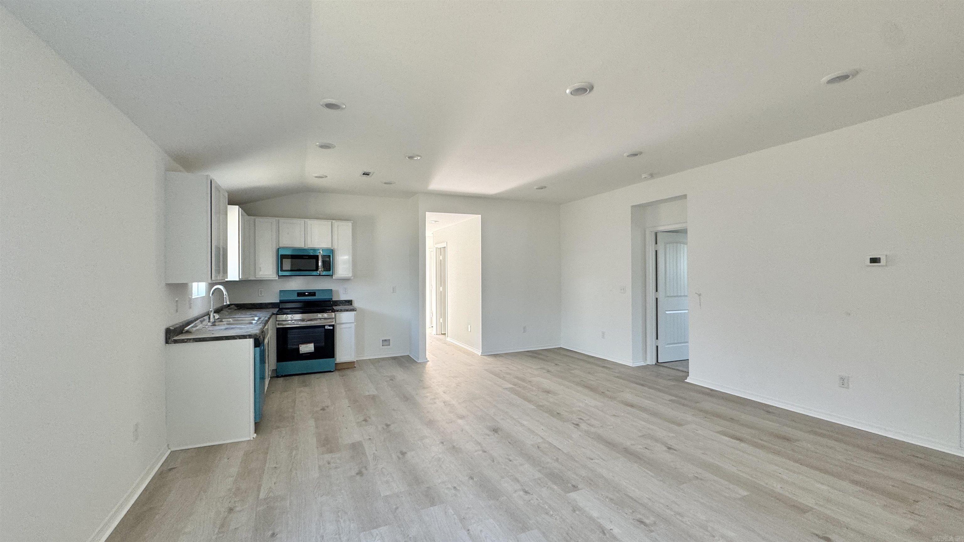 COUNTRY CLUB OF ARK THE - Residential