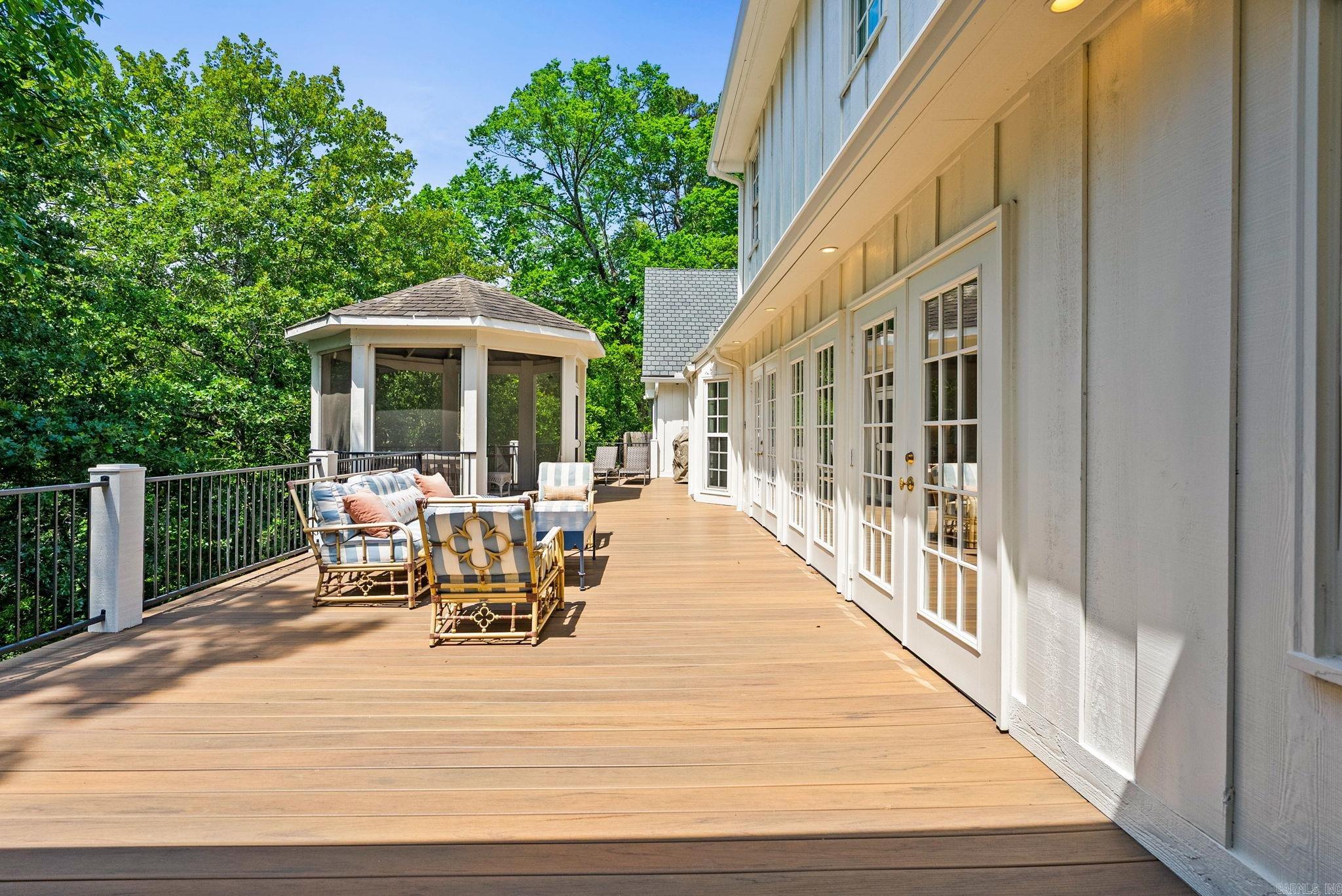 EAST PALISADES - Residential