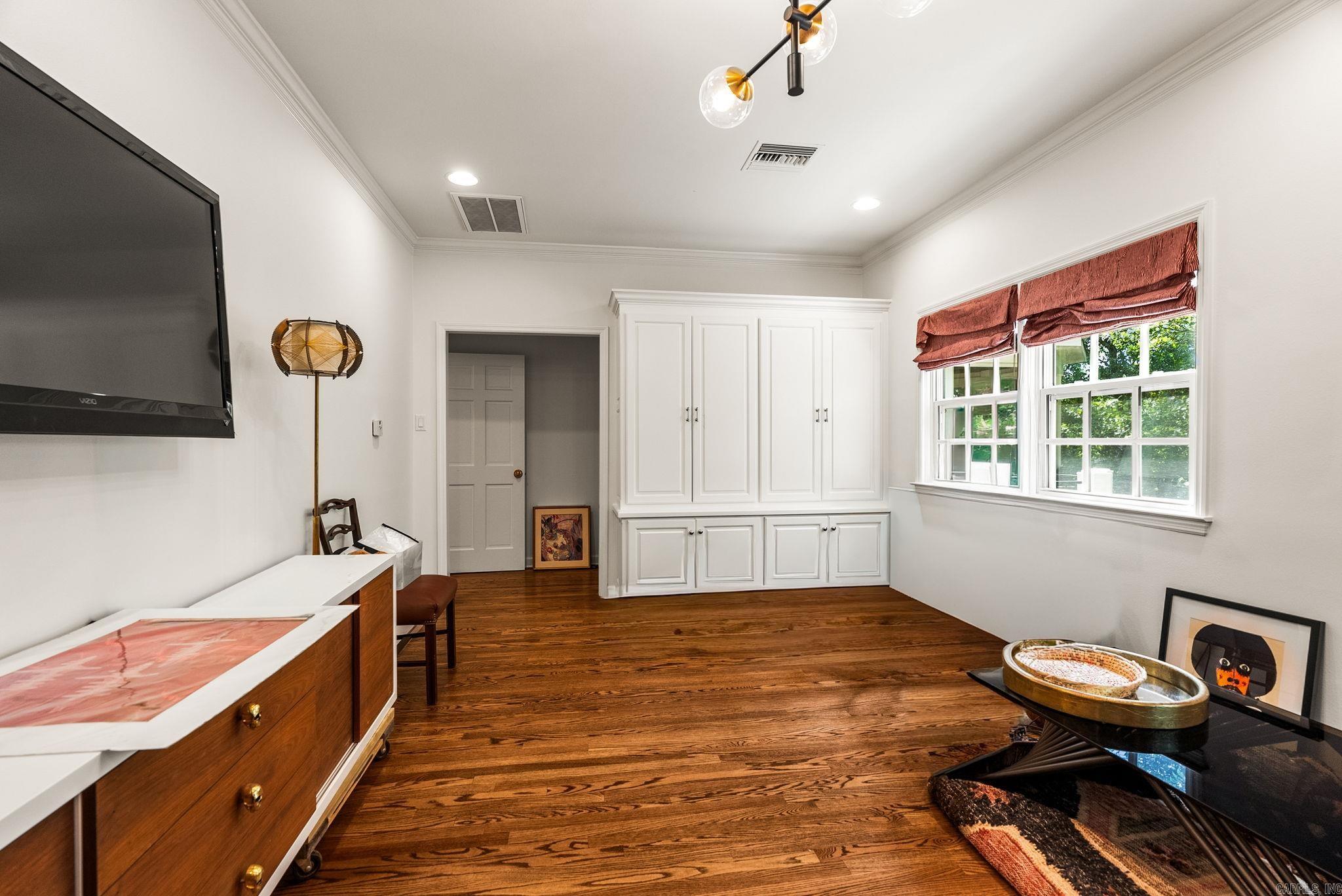 EAST PALISADES - Residential