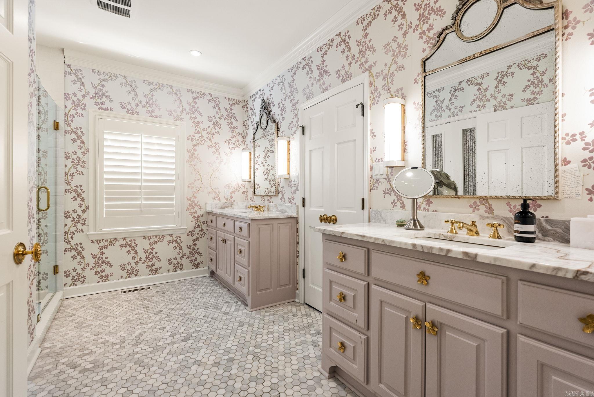 EAST PALISADES - Residential