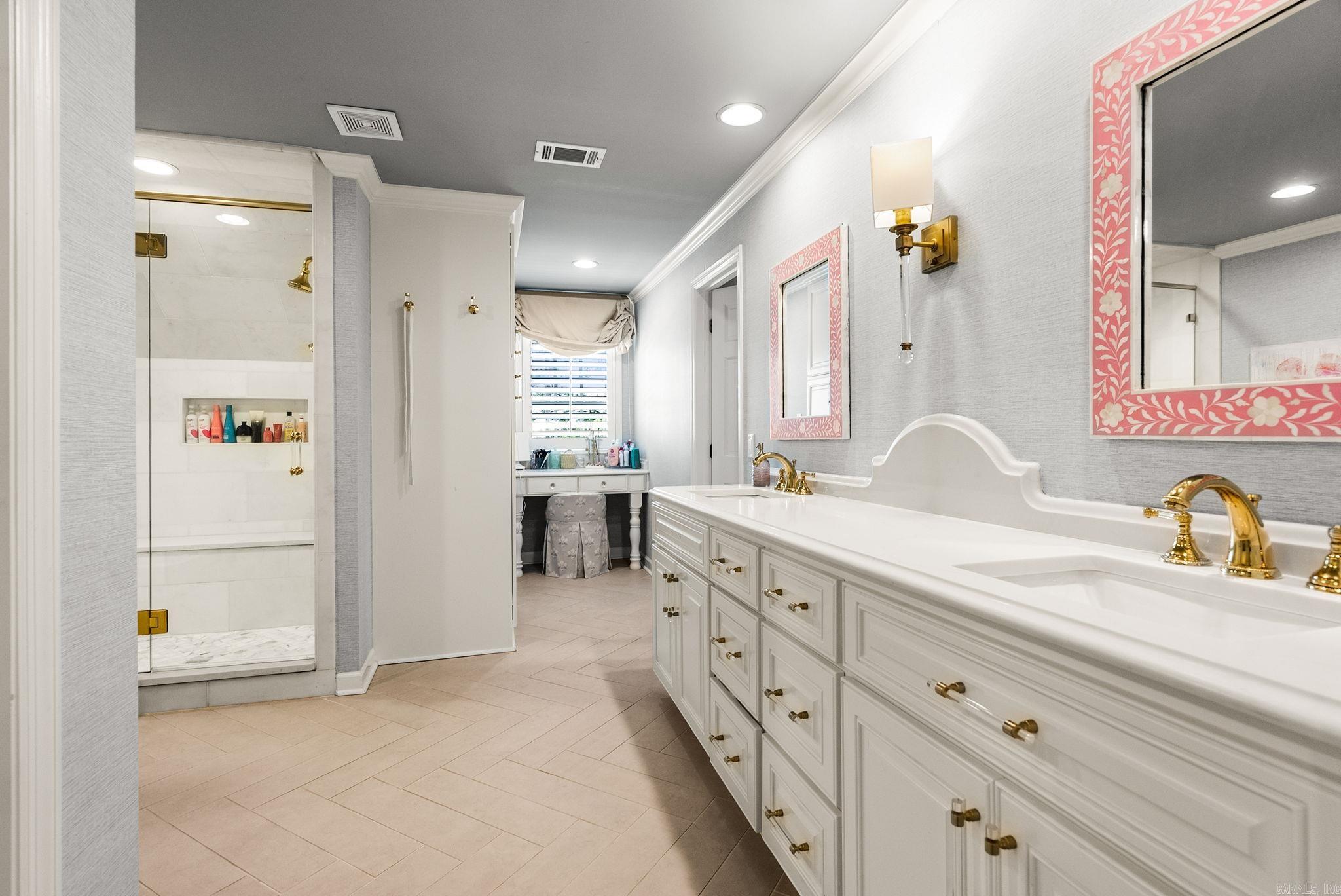 EAST PALISADES - Residential