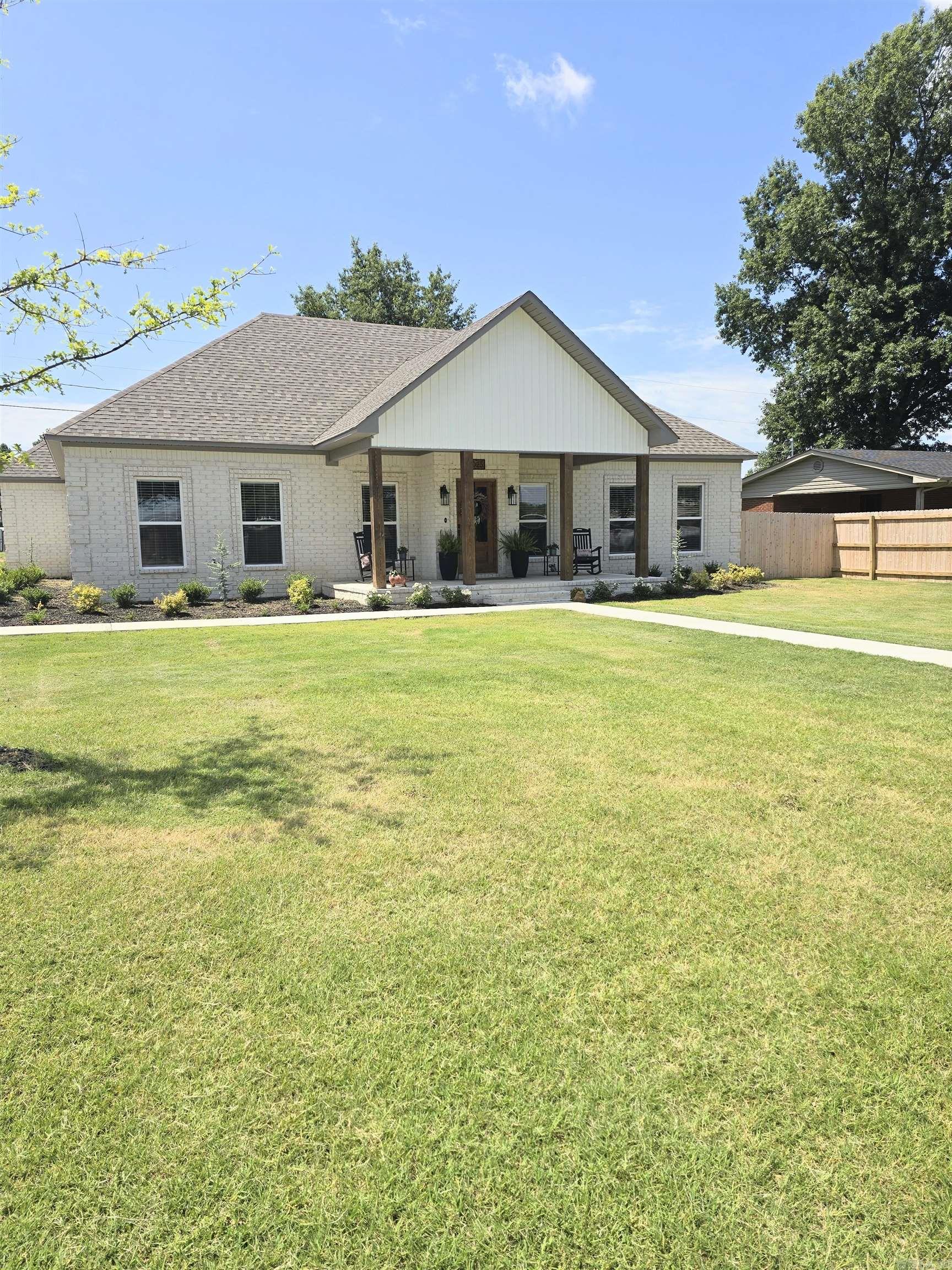 BRIDGES AND THOMPSON - Residential