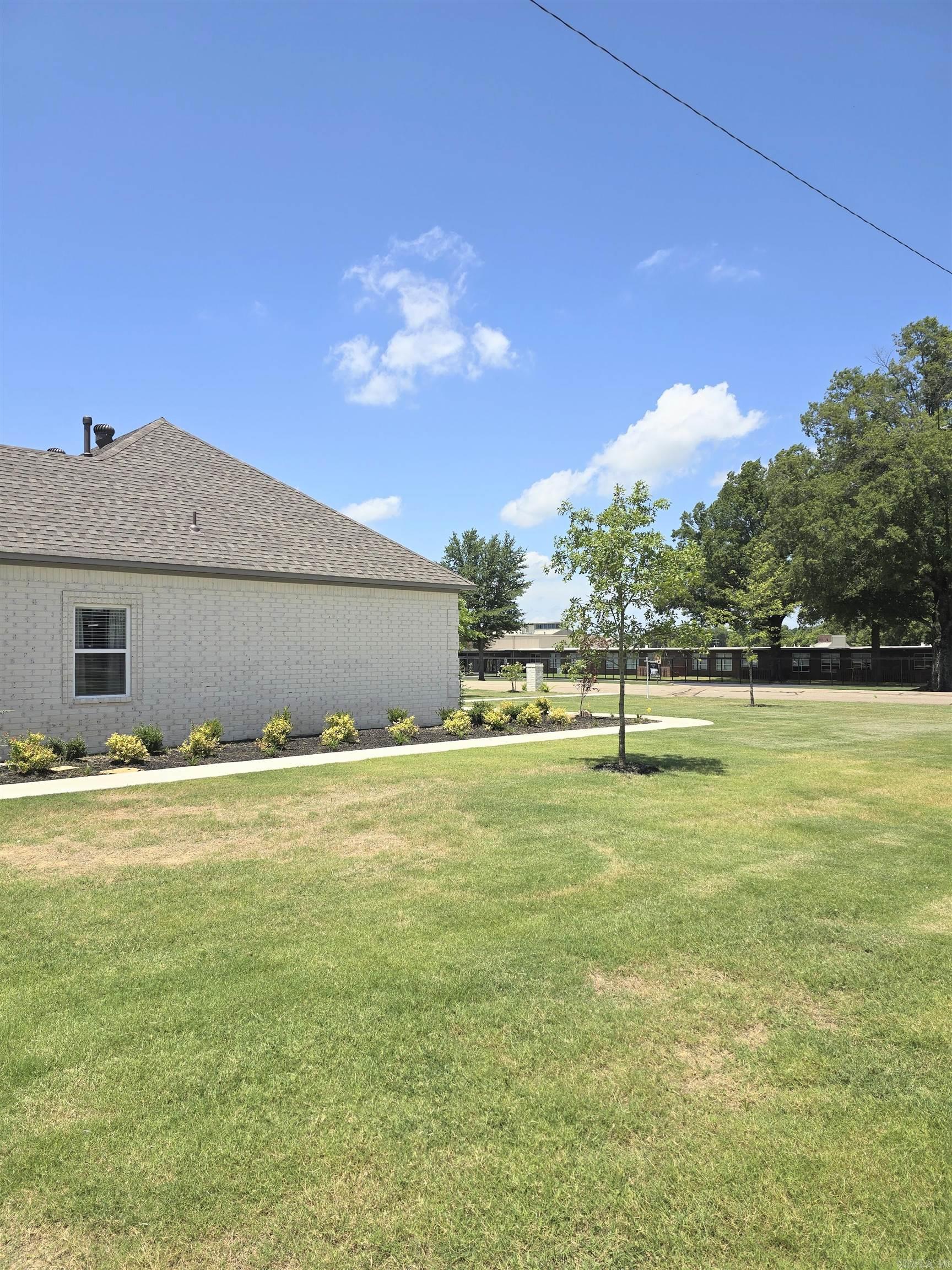 BRIDGES AND THOMPSON - Residential