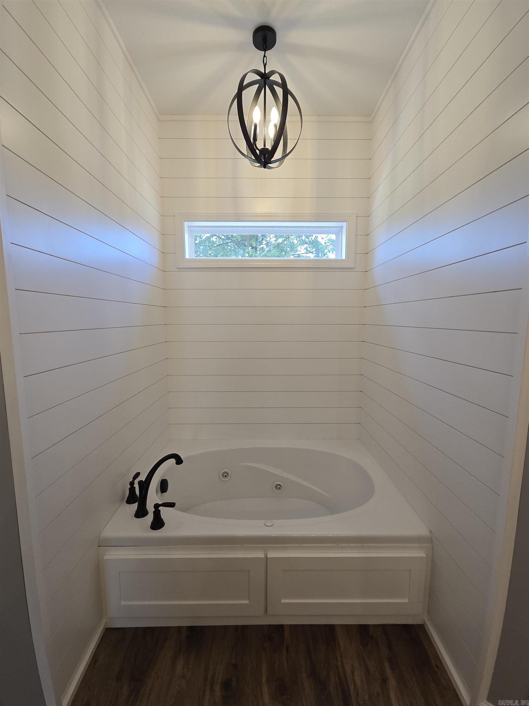 BRIDGES AND THOMPSON - Residential