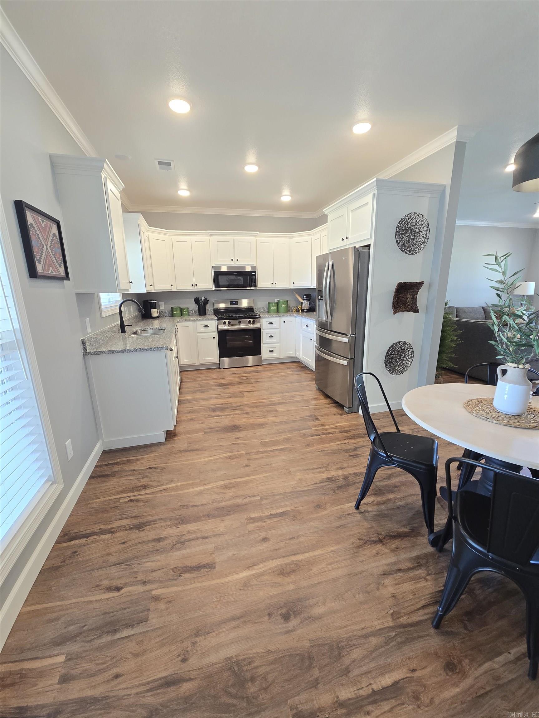 BRIDGES AND THOMPSON - Residential