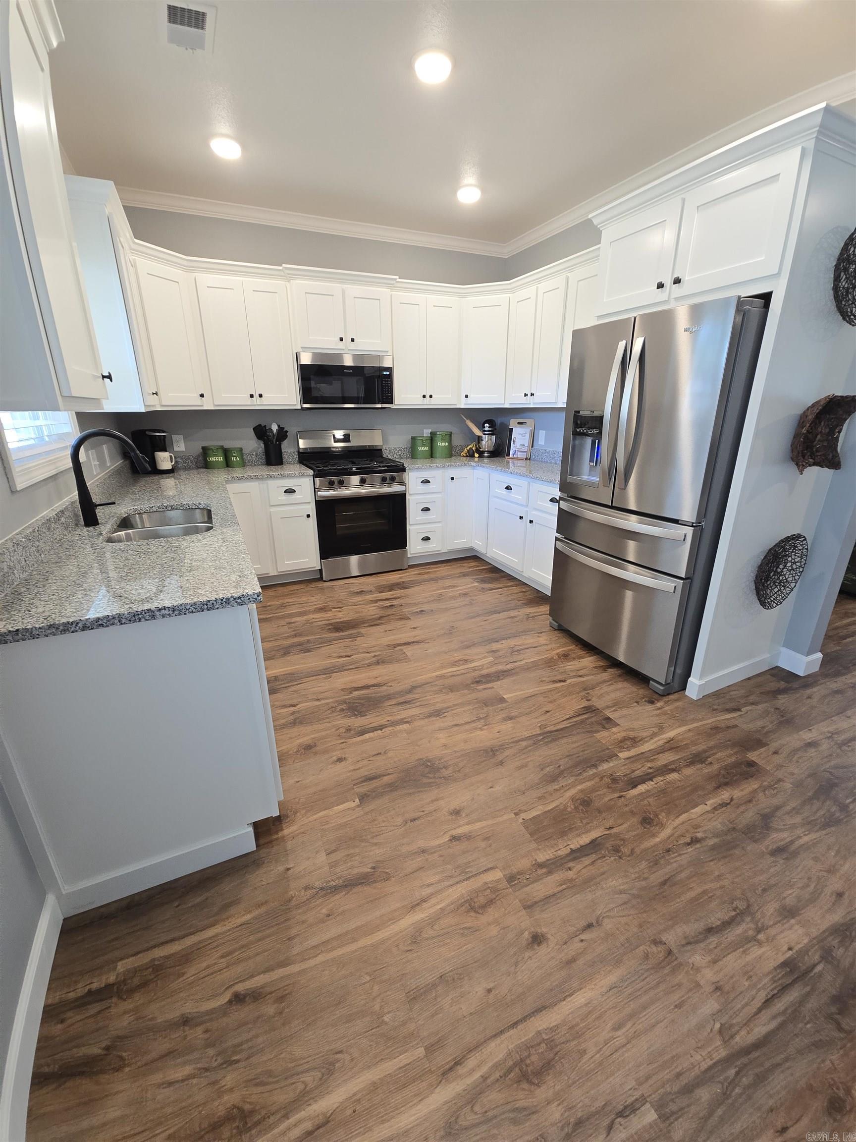 BRIDGES AND THOMPSON - Residential