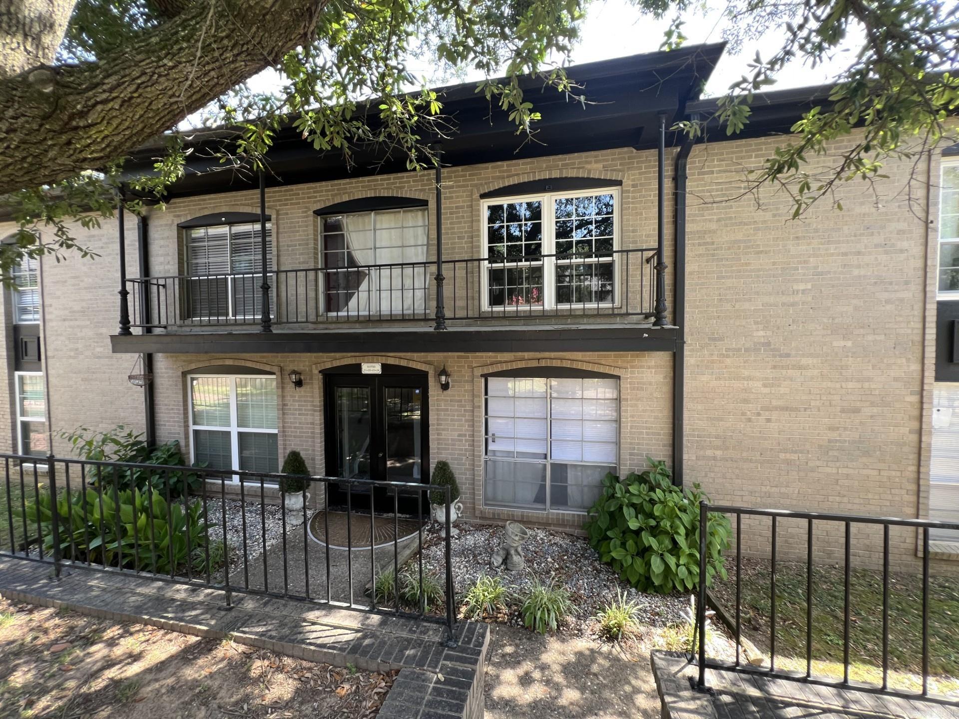 Very desirable condo conveniently located close to everything, grocery stores, restaurants and easy access I-440.