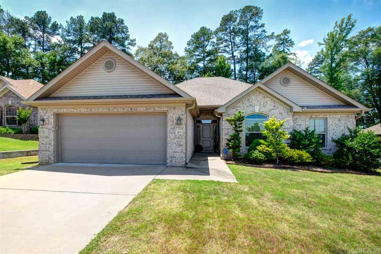 Beautiful 3 Bedroom/2 bath home in Kings Crossing. Home features include open family room, gas log fireplace in living room with hardwood floors, kitchen has solid surface granite counter tops and custom maple cabinets. Home has extra trim and crown molding. Oversized master bath has granite counter tops, whirlpool tub, separate shower and his/her walk-in closet. Must see this home to appreciate all it has to offer.