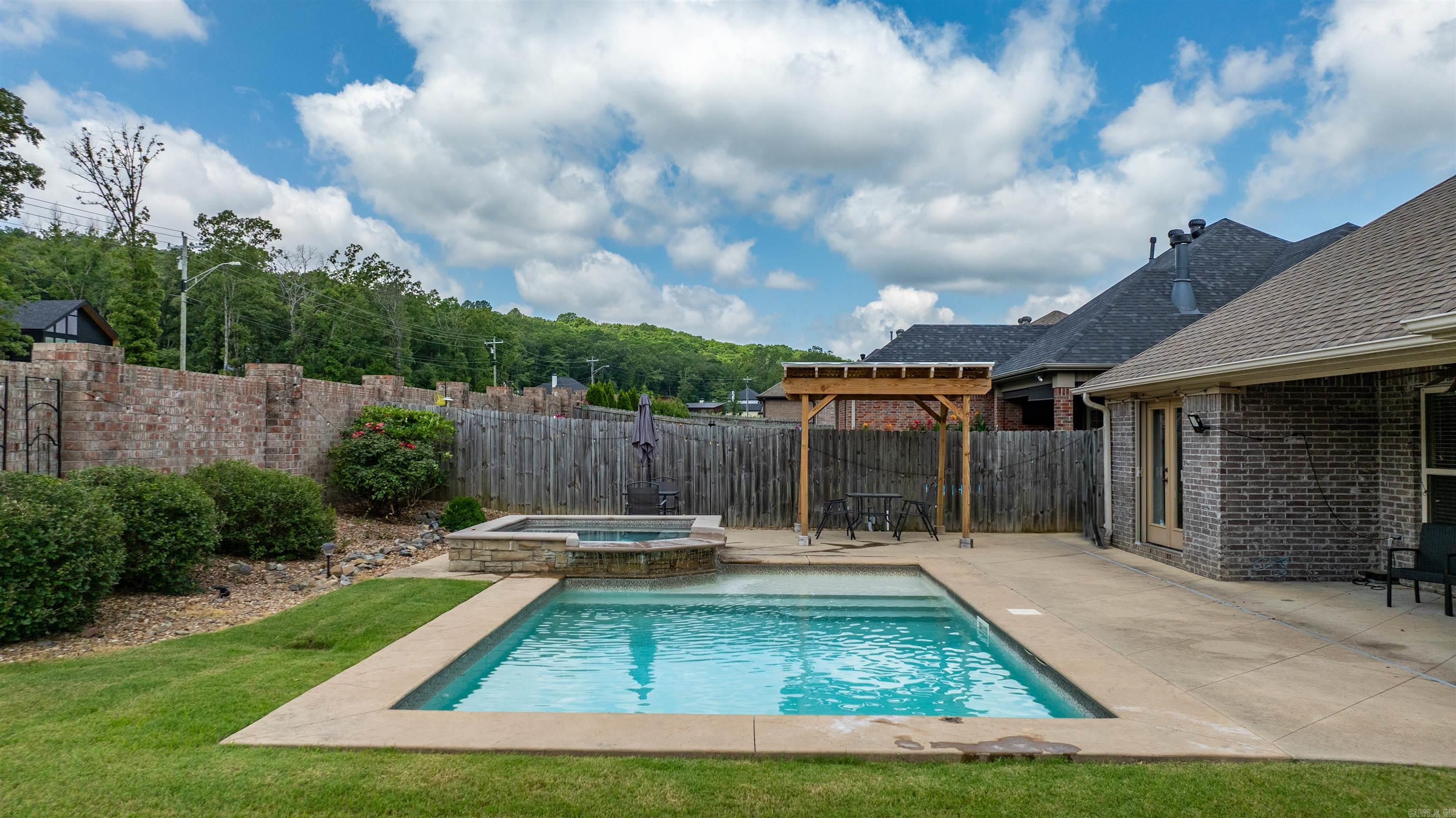 MILLERS GLENN - Residential