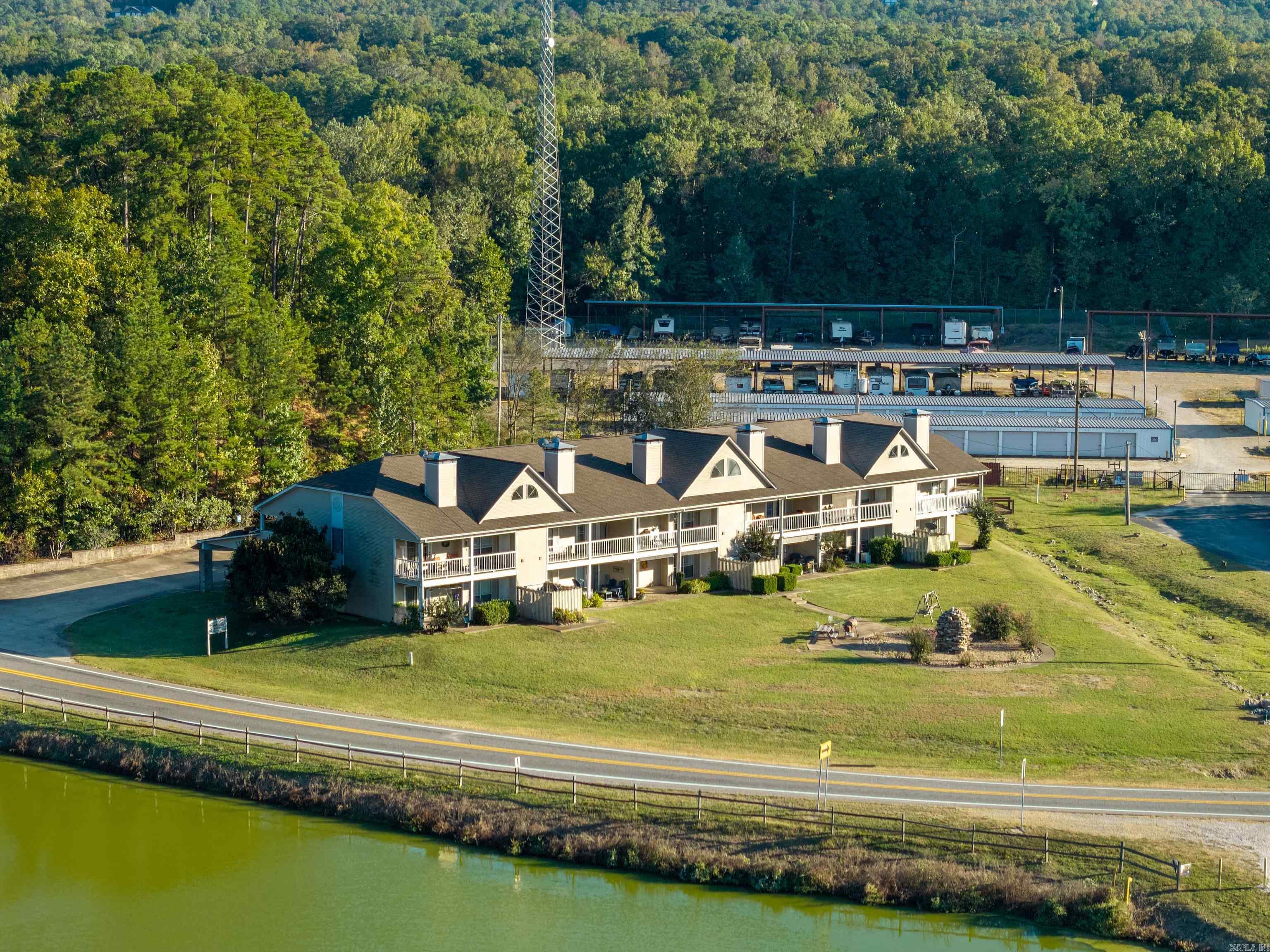 DIAMONDHEAD MANOR - Residential