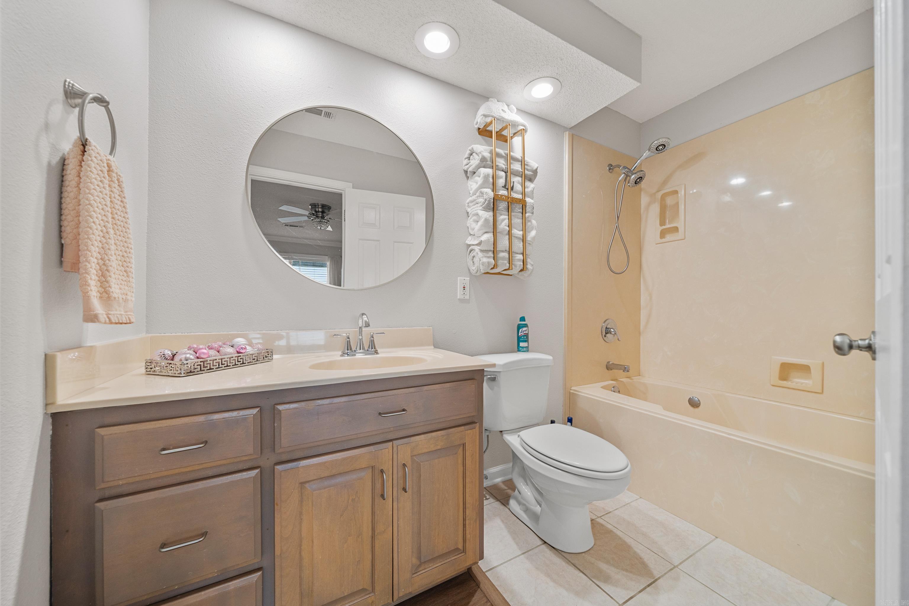 DIAMONDHEAD MANOR - Residential