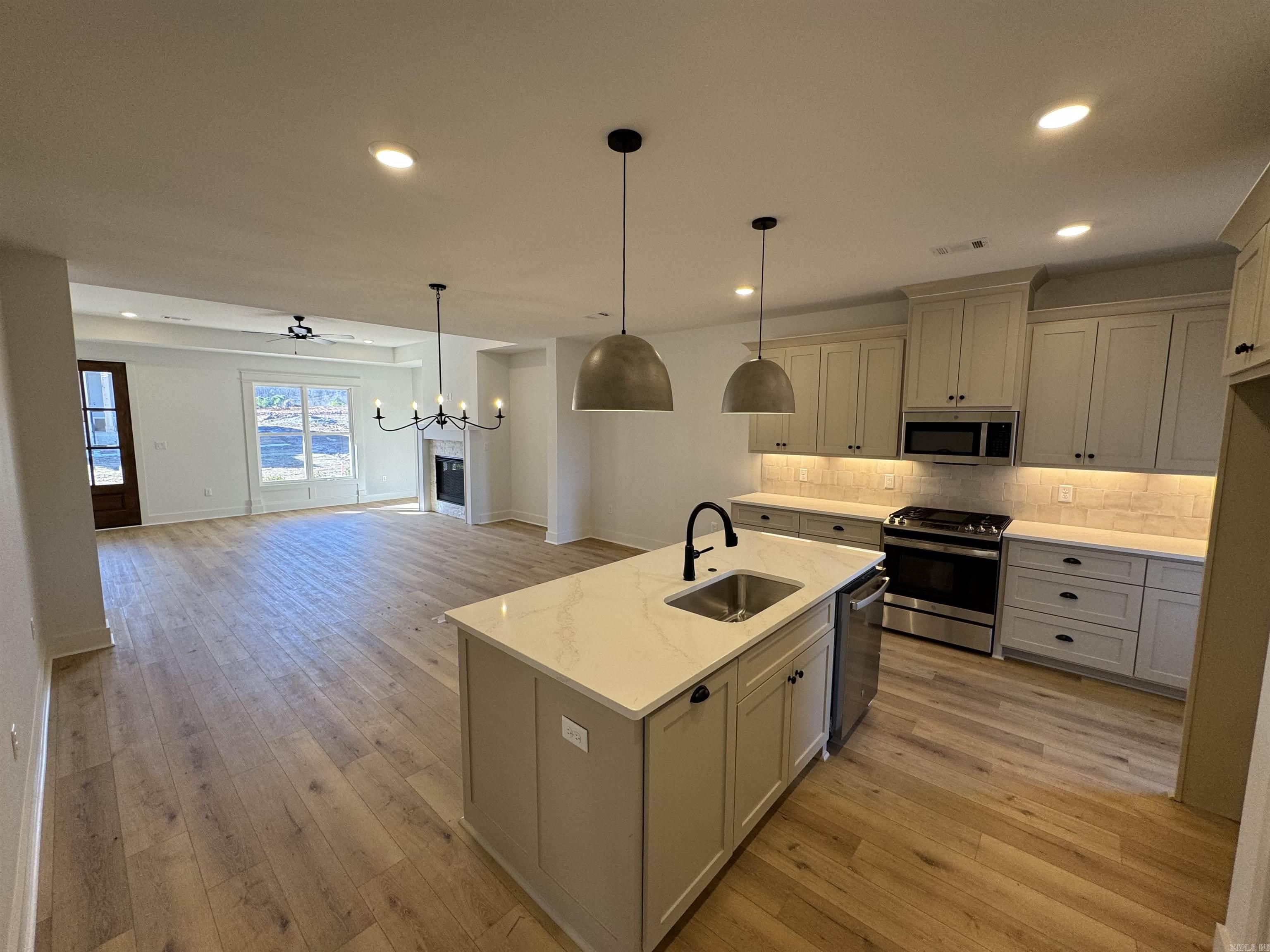 MIDTOWN BRYANT - Residential