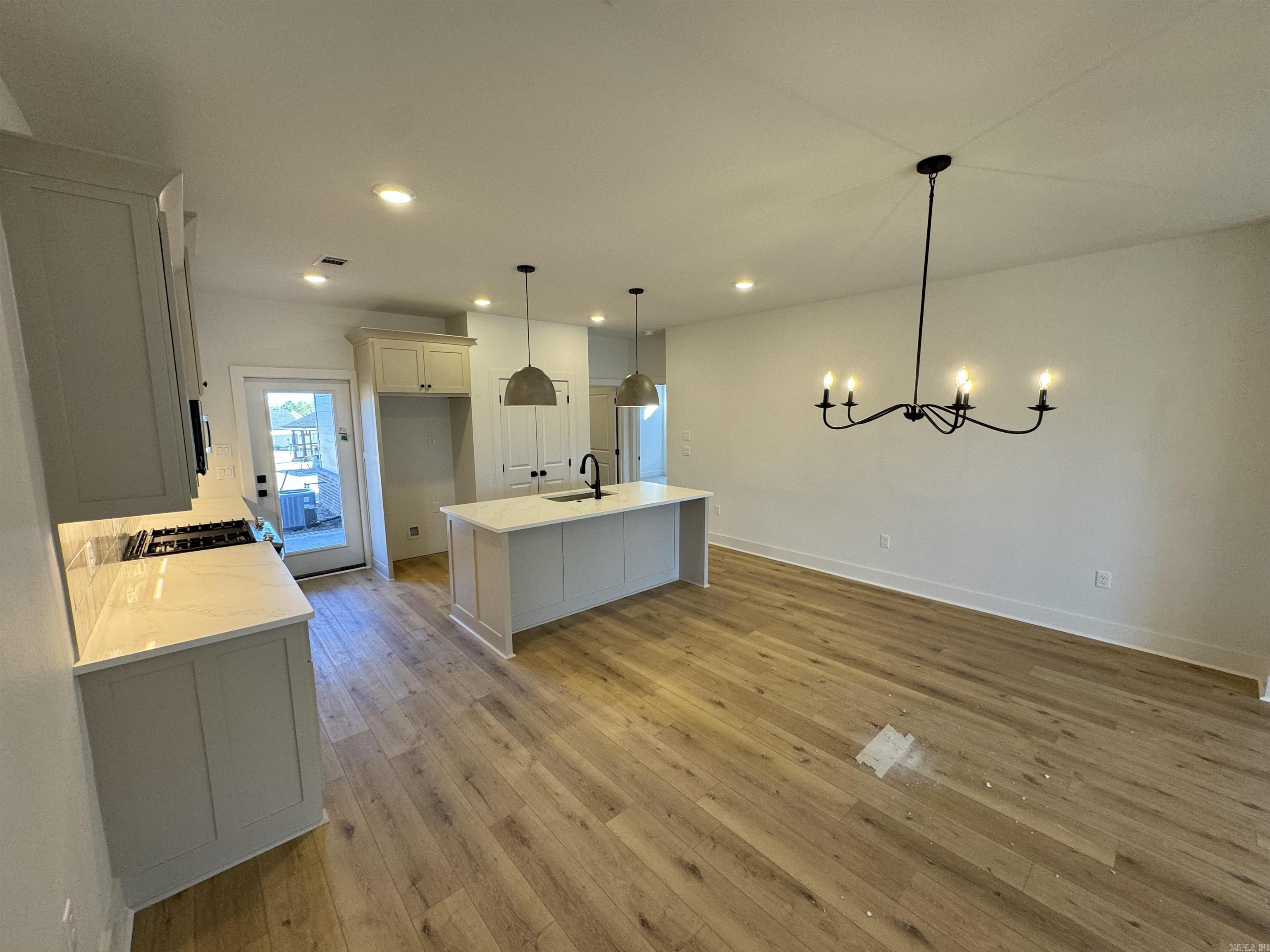 MIDTOWN BRYANT - Residential