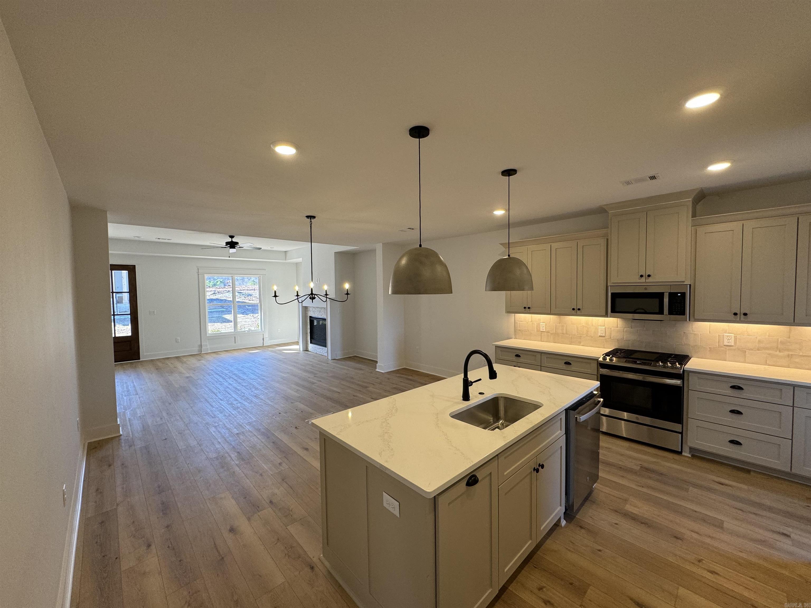 MIDTOWN BRYANT - Residential