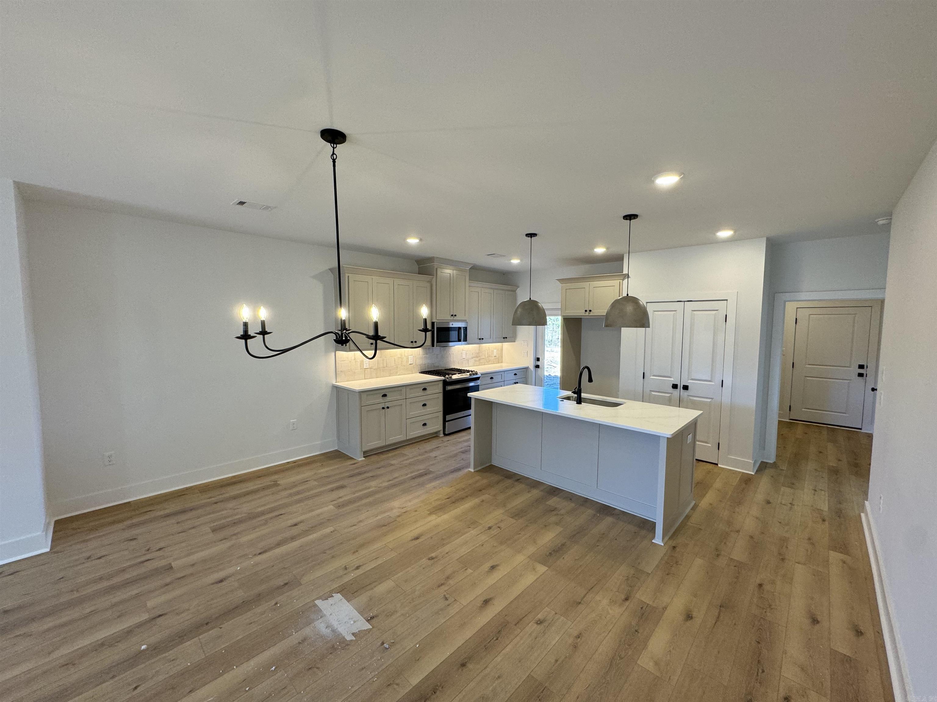 MIDTOWN BRYANT - Residential