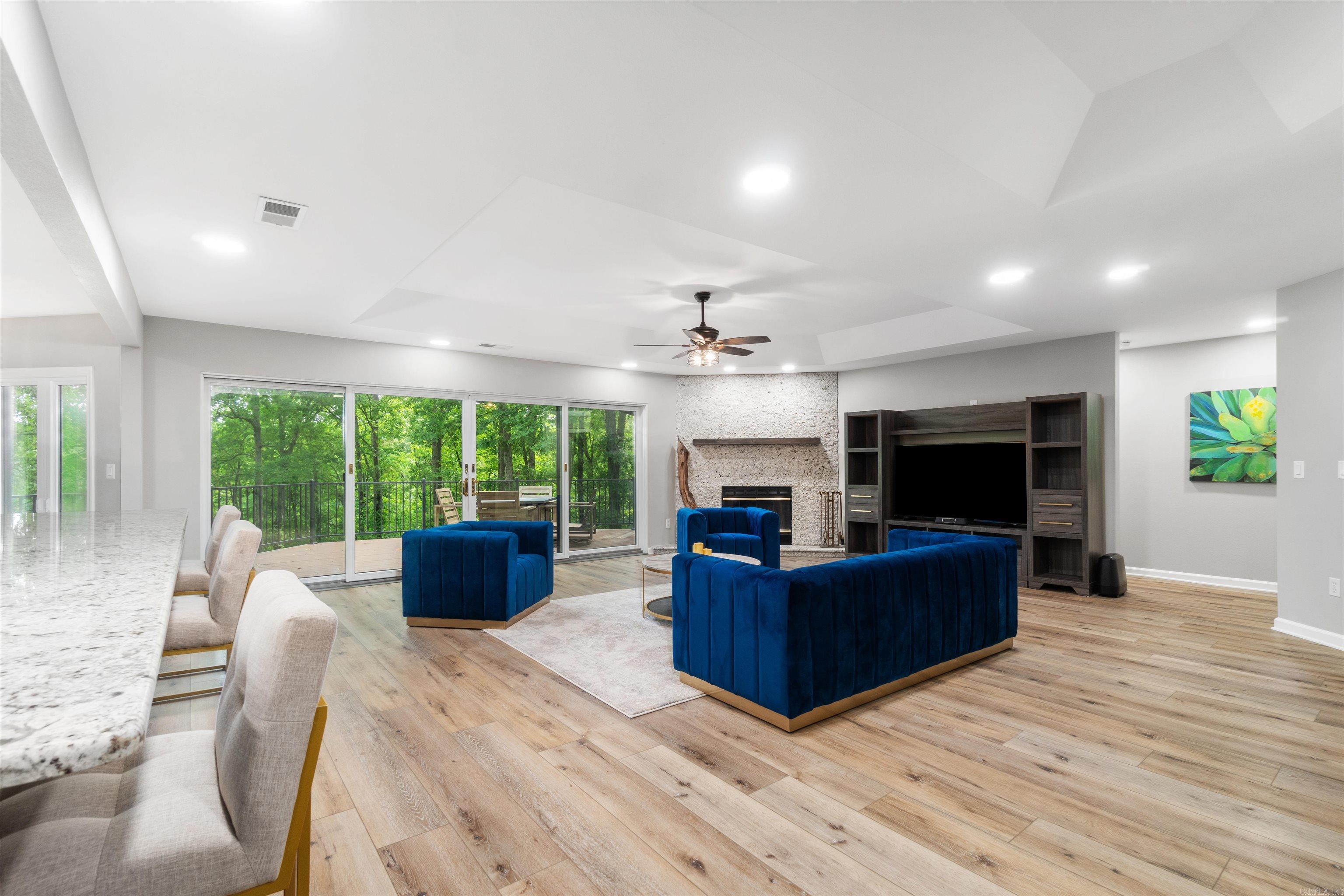 CIENTO - Residential