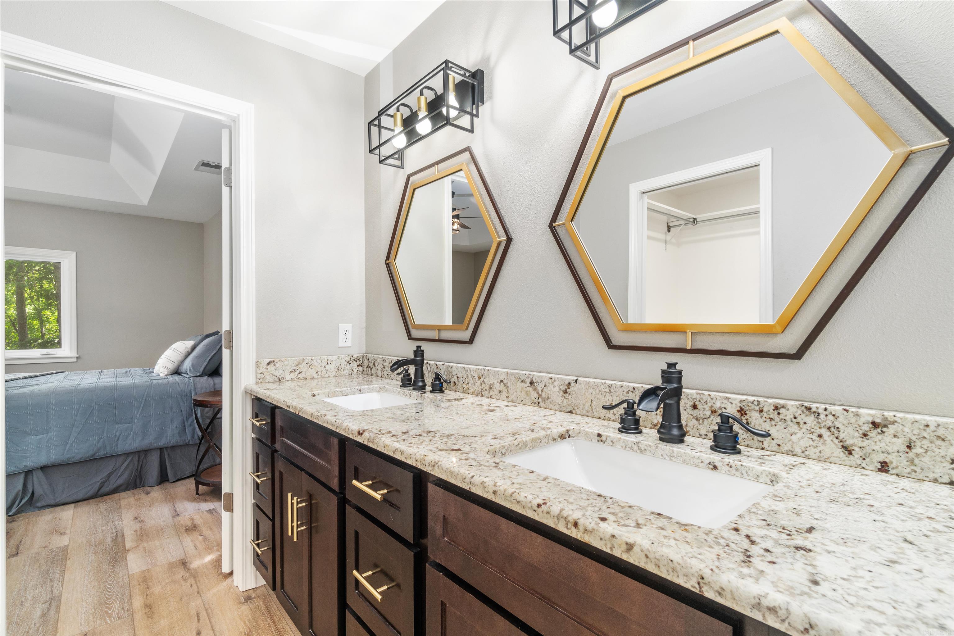 CIENTO - Residential