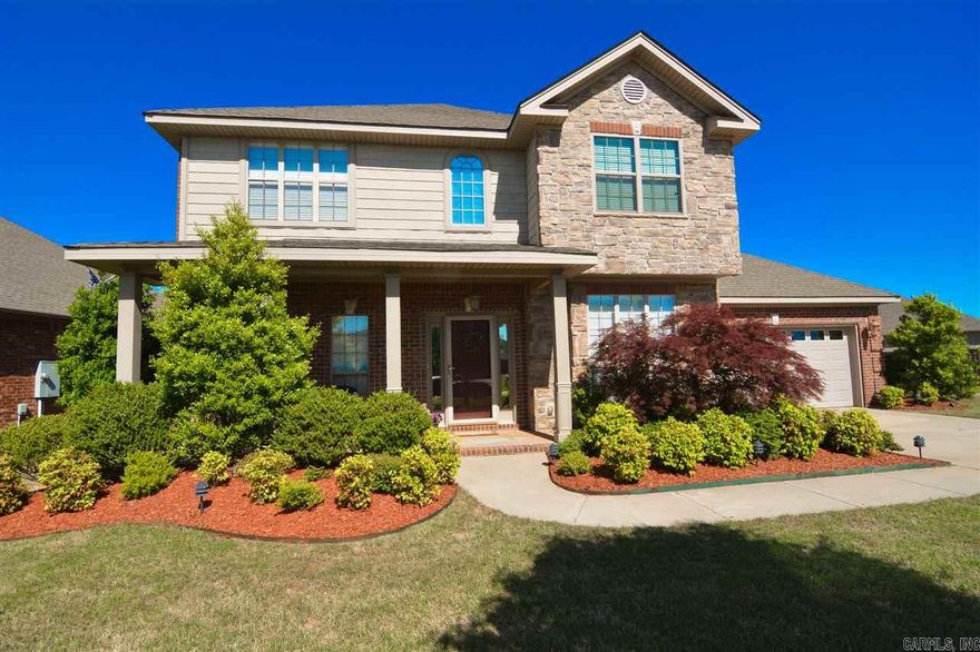 Immaculate, wonderful family home.  Large living area with great windows.  Kitchen has an abundance of cabinets, corian countertops, stainless appliances and indirect lighting.  Formal dining with beautiful hardwoods.  Bedrooms are spacious with great closet space.  Master is large and  features double trey ceiling and two walk in closets.  Backyard is flat and fully fenced.