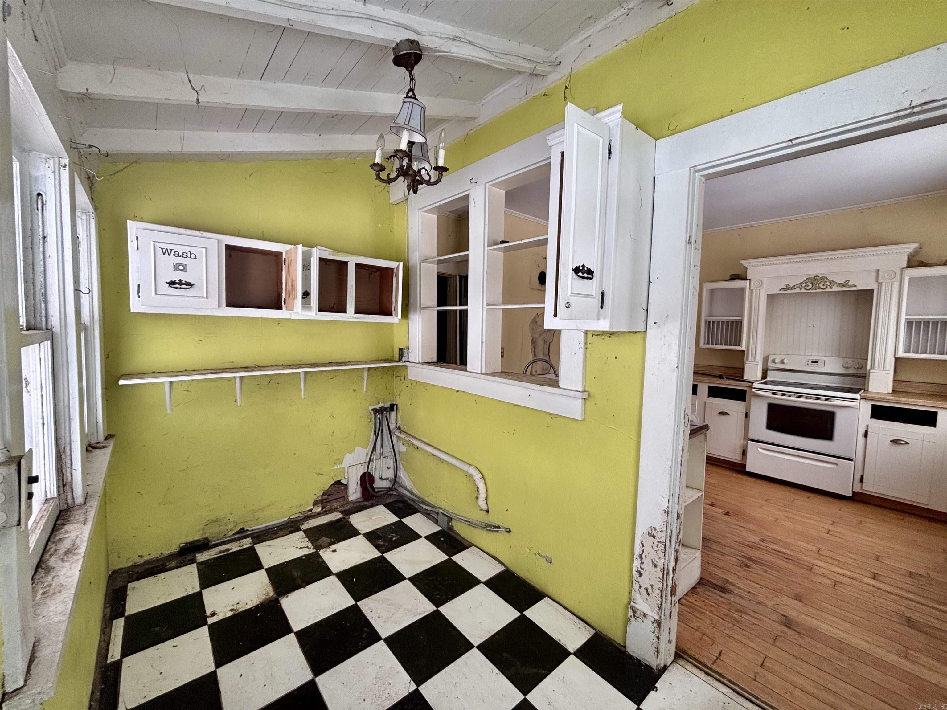 HARRY LEE - Residential