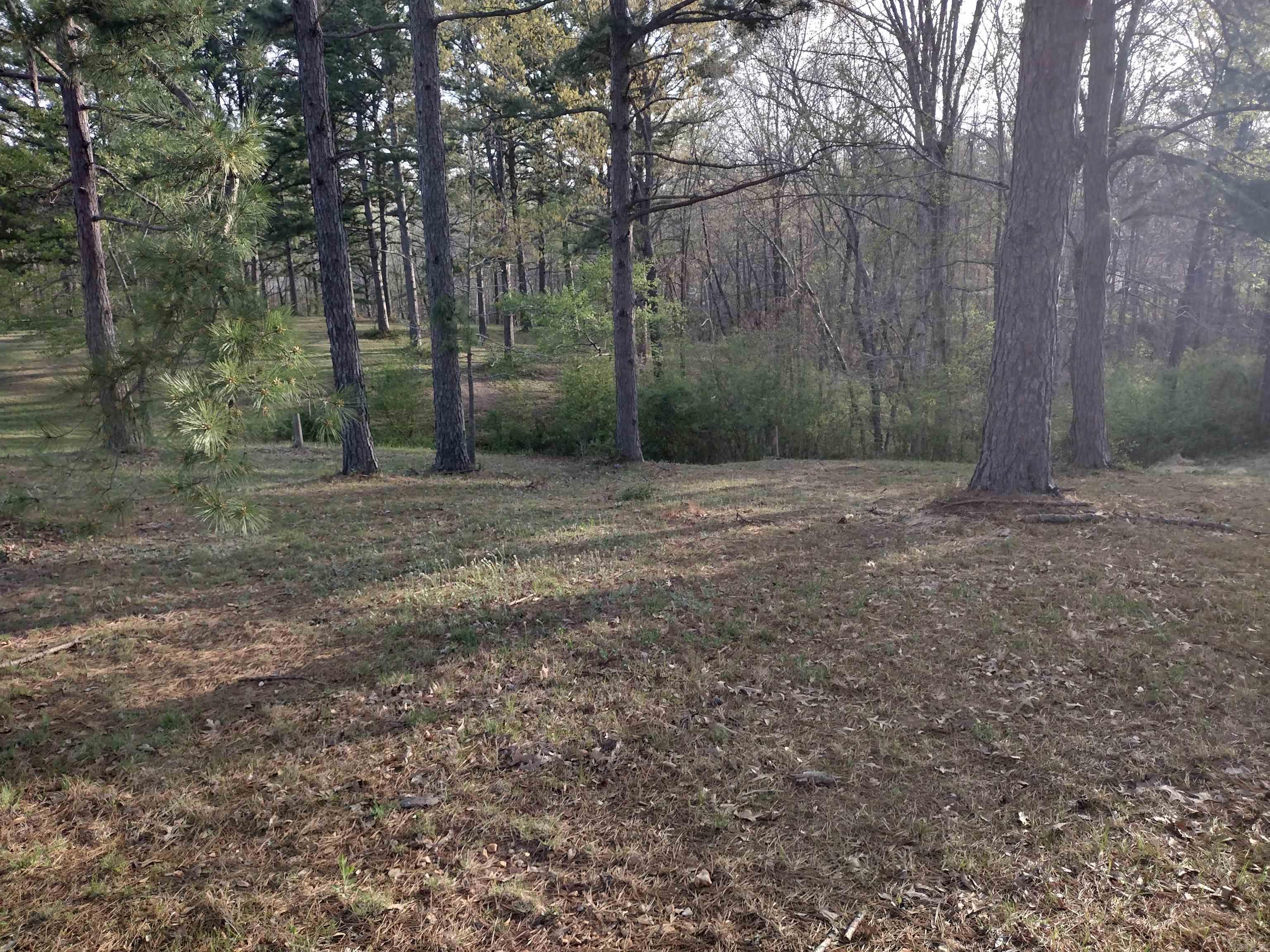 Attractive lot in subdivision with golf course adjacent, offering a superb location within a charming neighborhood of gorgeous homes, ideal for building your dream home.